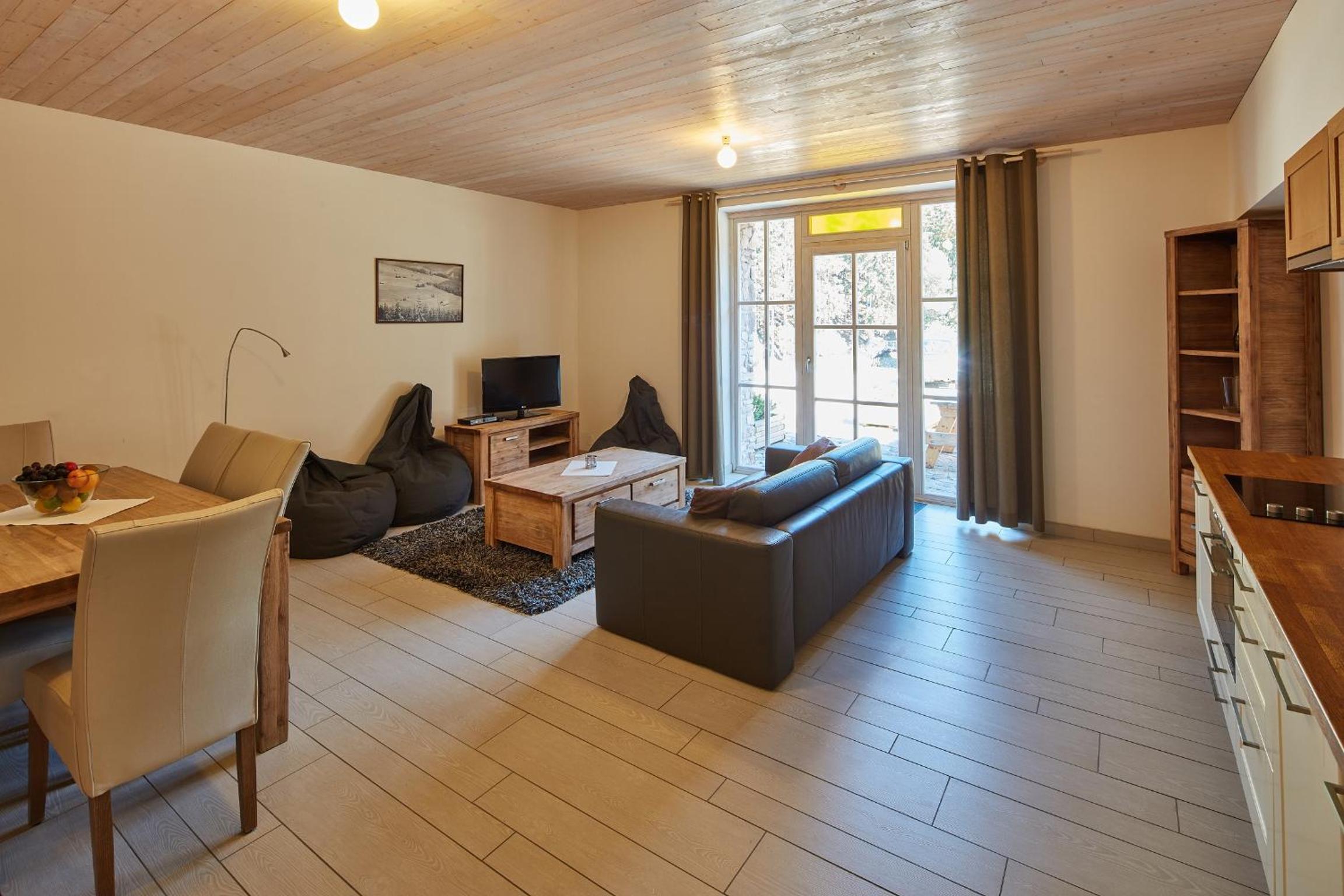 One-Bedroom Apartment photo 1