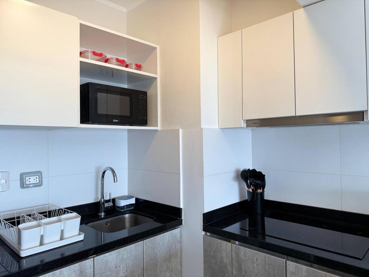 One-Bedroom Apartment with Balcony and City View photo 3