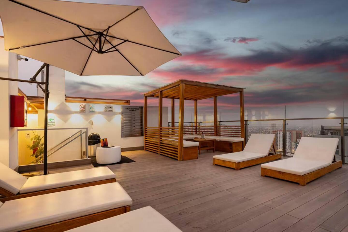 One-Bedroom Apartment with Balcony and City View photo 2