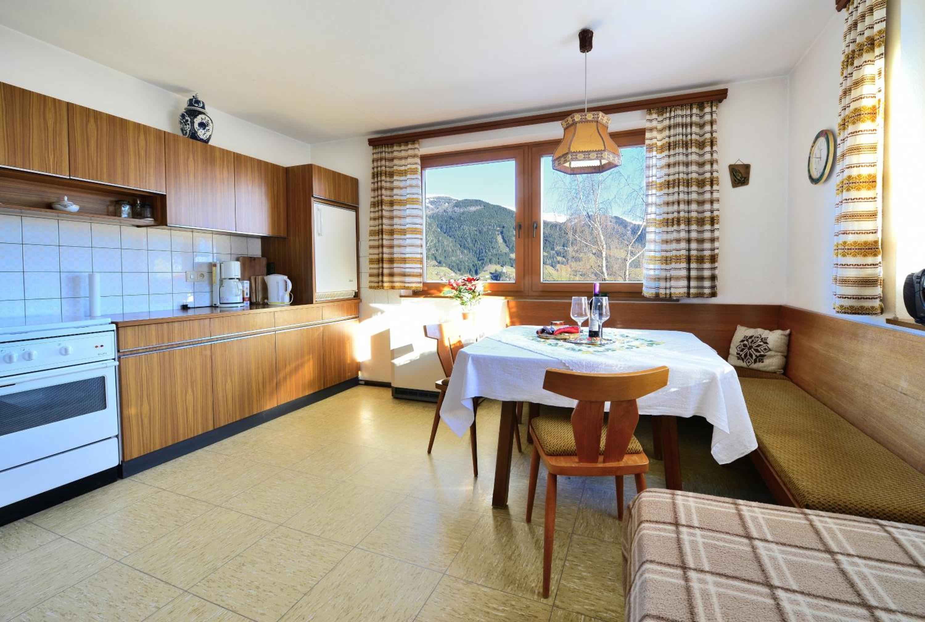Apartment with Mountain View photo 3