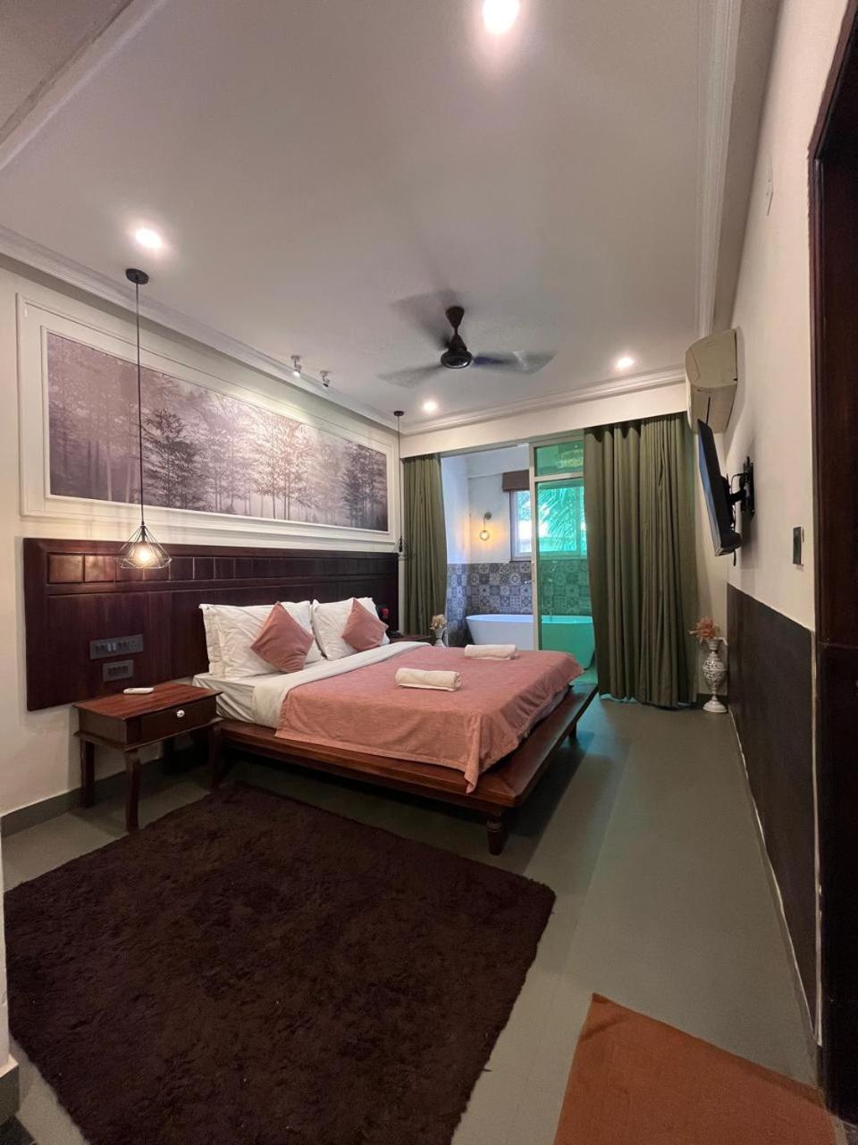 Deluxe Suite with Spa Bath