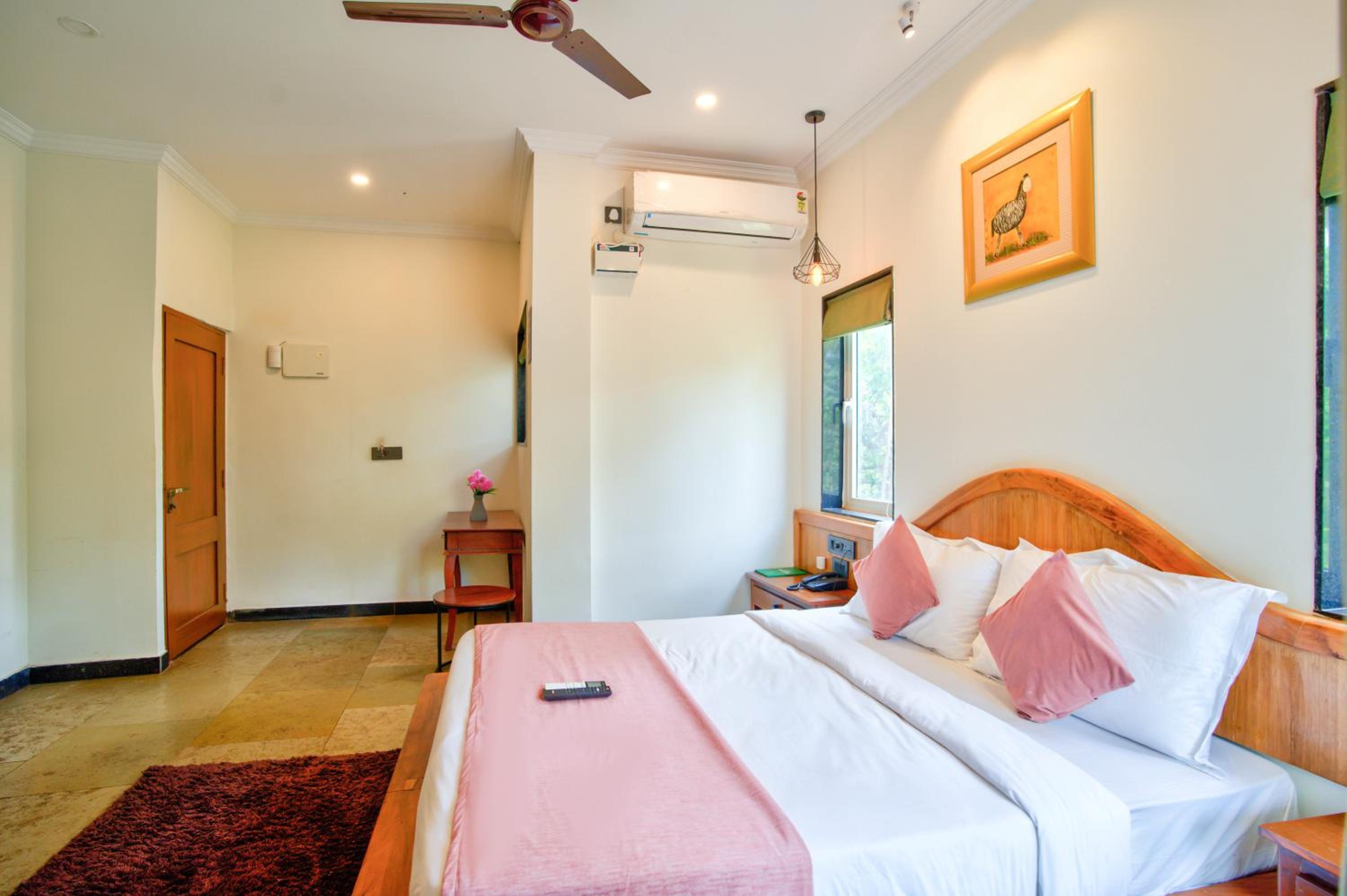 Queen suite - 10% off on food + free parking + high speed internet