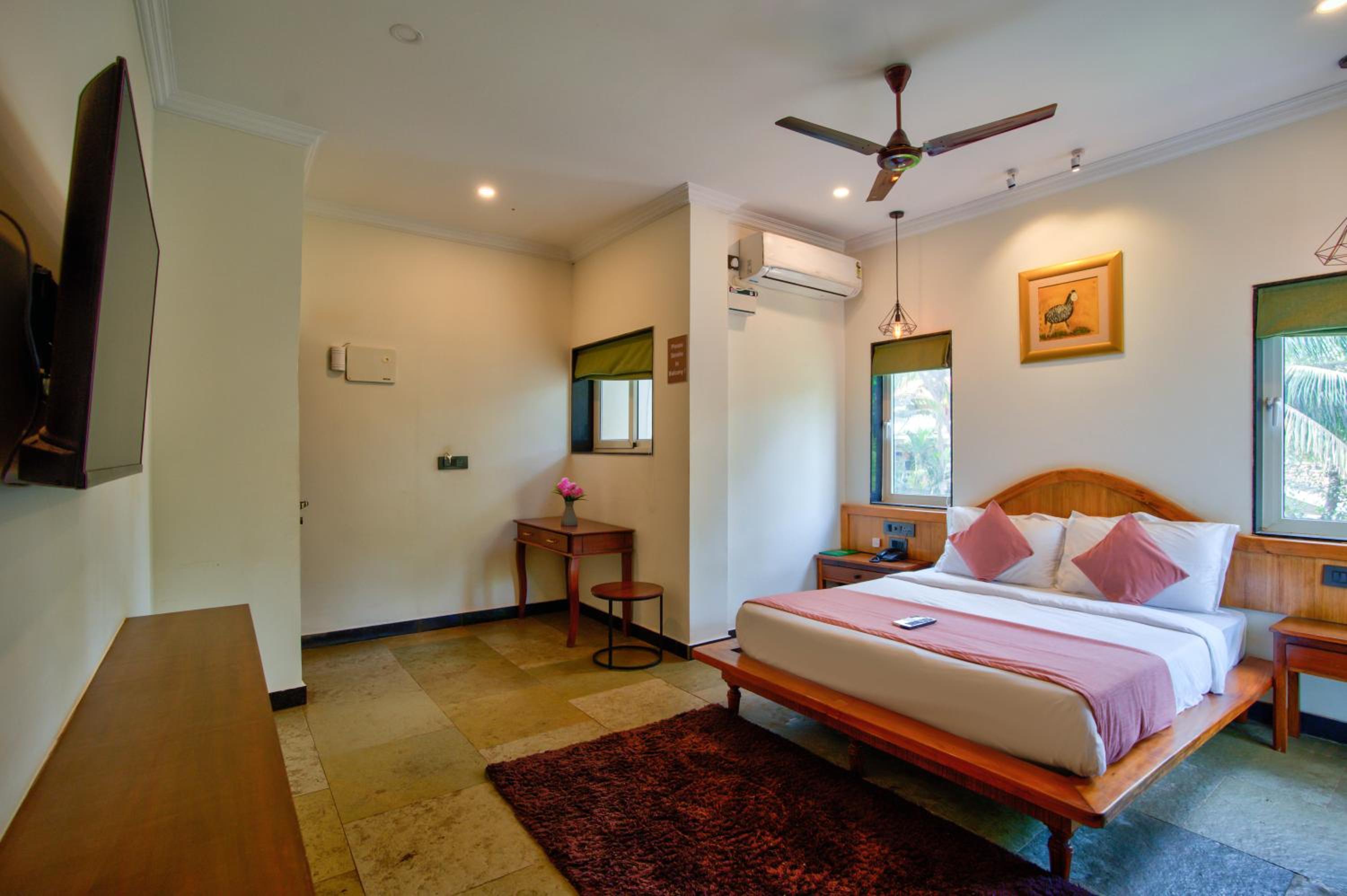 Queen suite - 10% off on food + free parking + high speed internet  photo 3