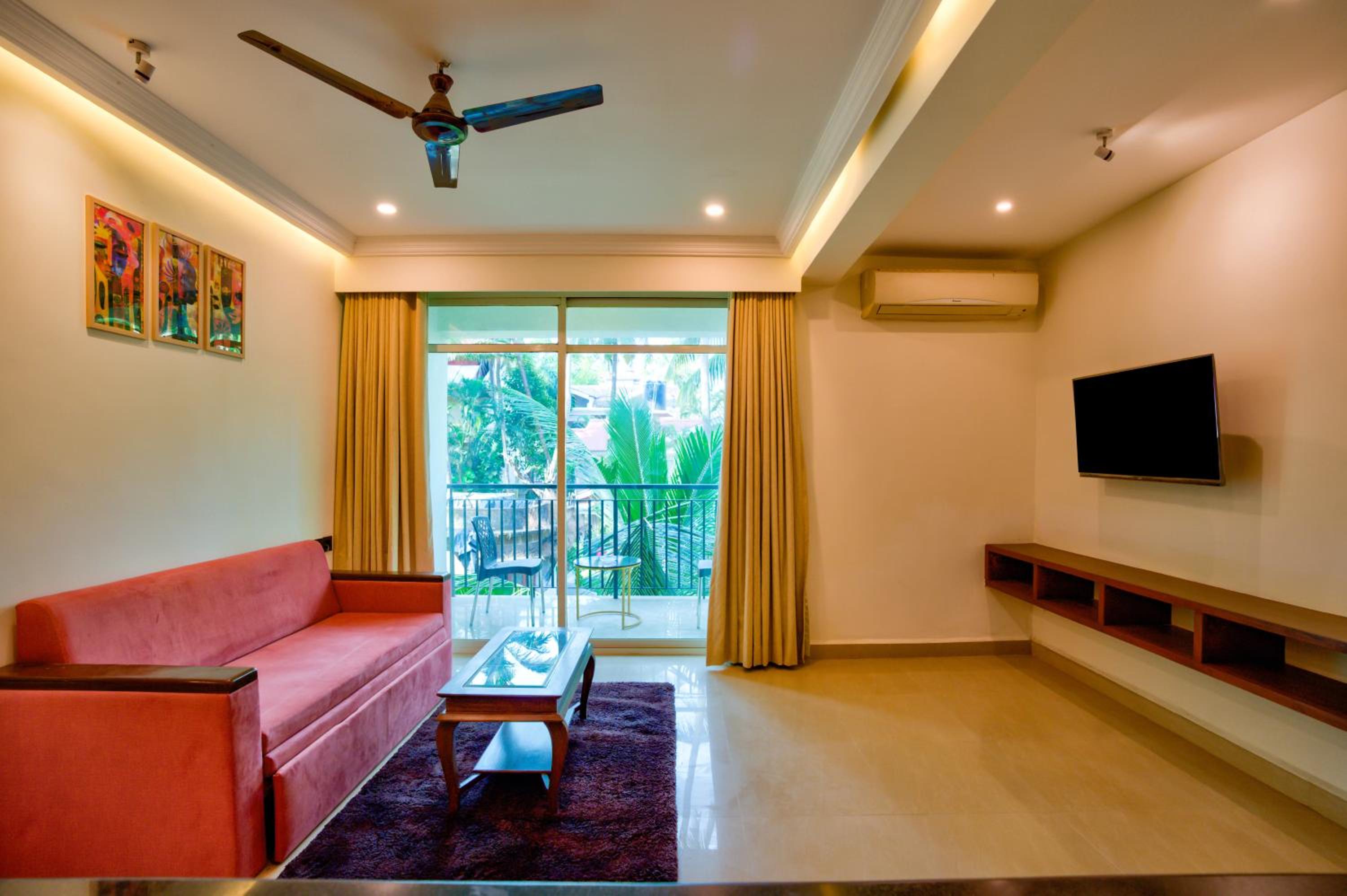 One bedroom suite - 20% off on food + Attached Kitchen
