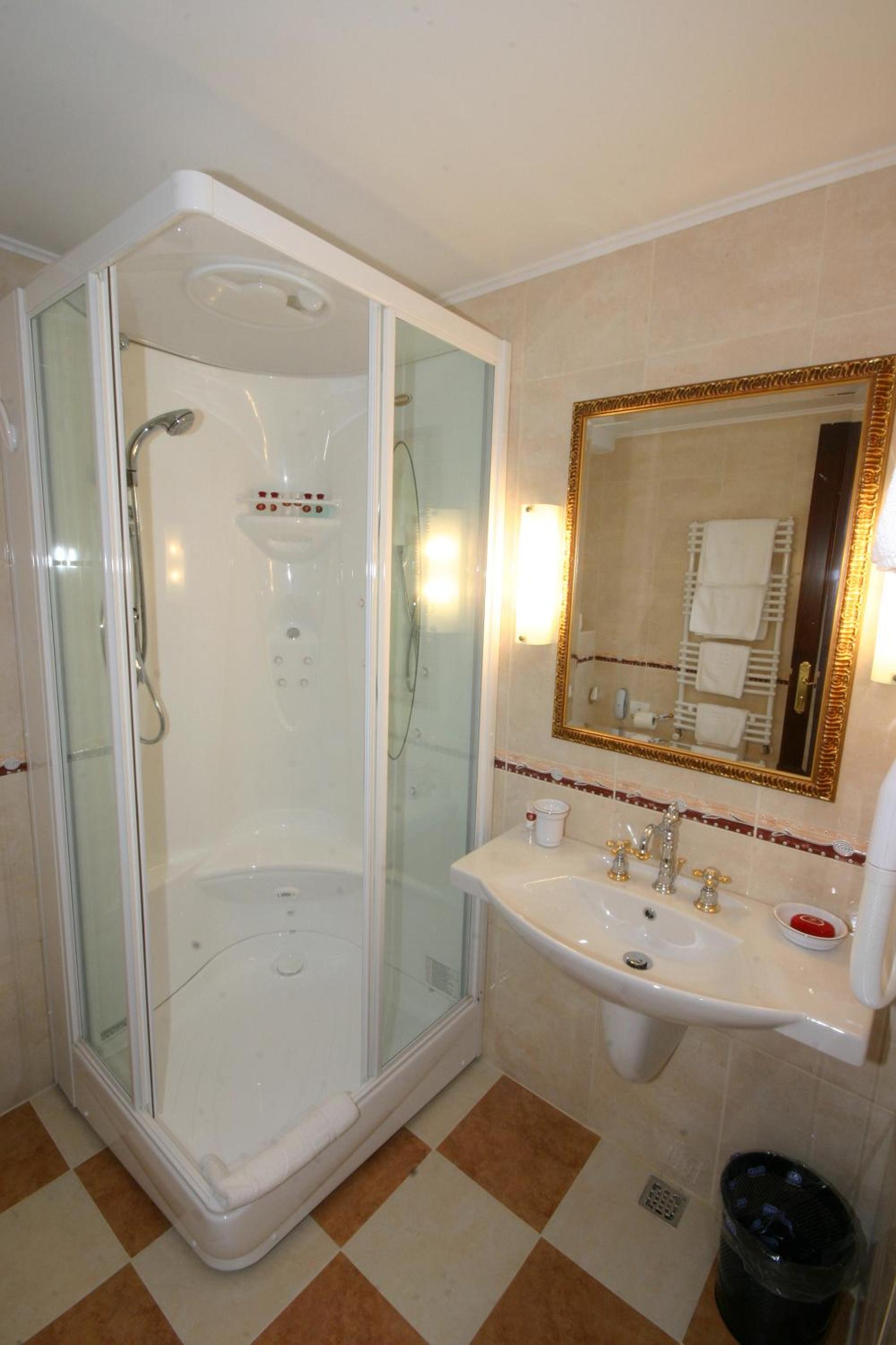 Suite with River View - Photo 3