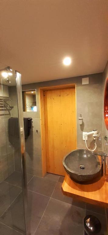 One-Bedroom Apartment with Garden photo 2