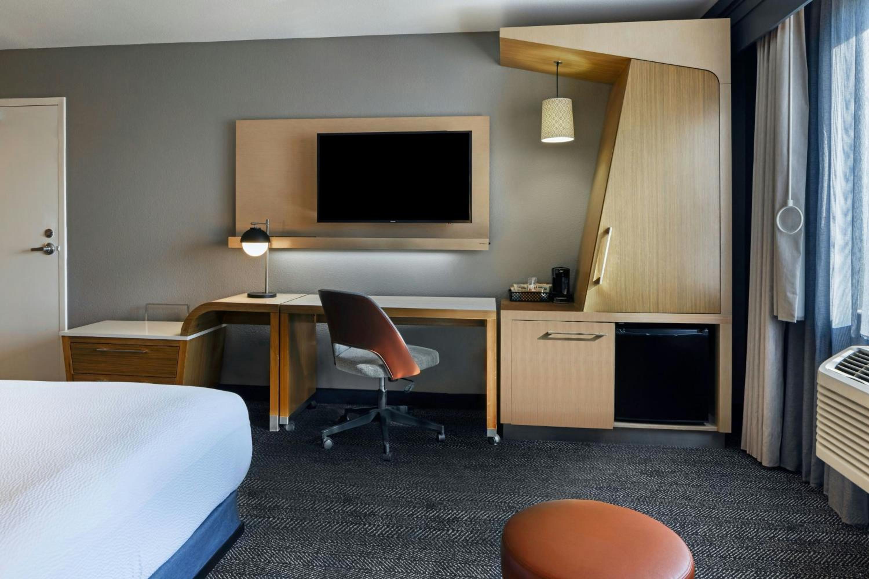King Room - Hearing Accessible - Photo 3