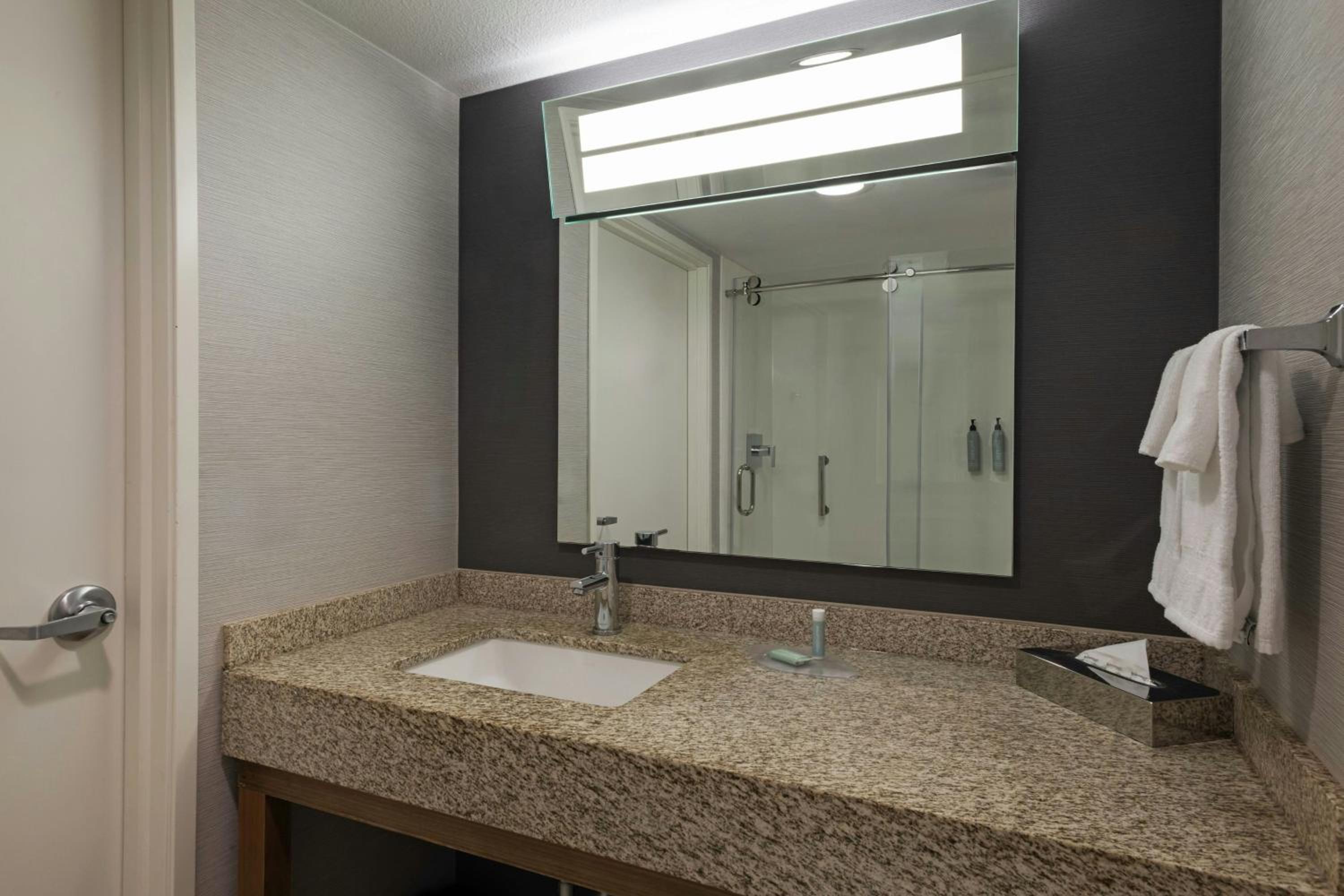 King Room - Hearing Accessible - Photo 5