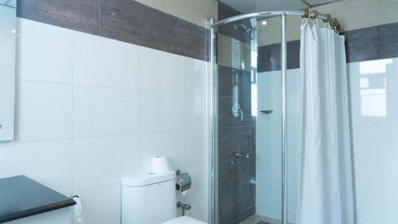 Executive Suite - Photo 4