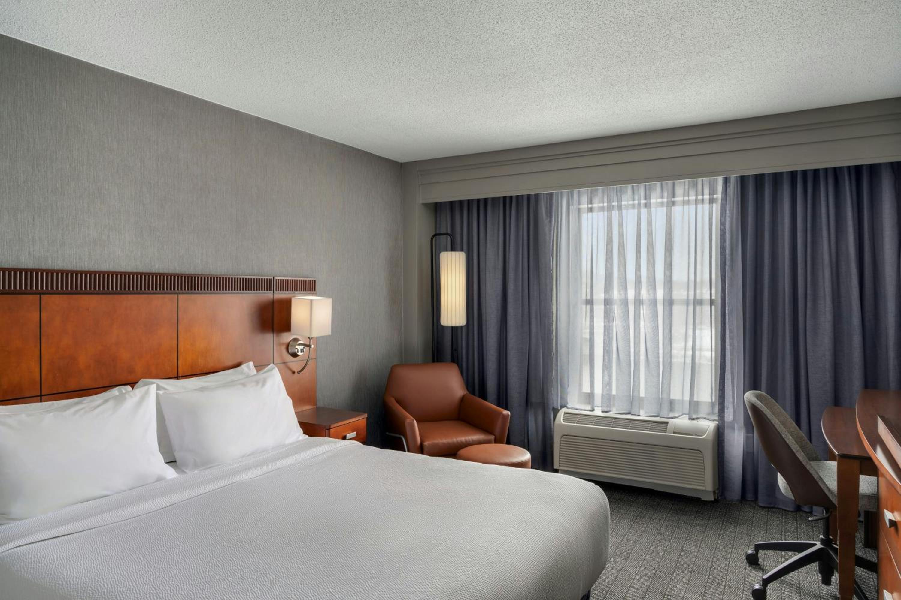 King Room with Transfer Shower - Mobility Access - Photo 1
