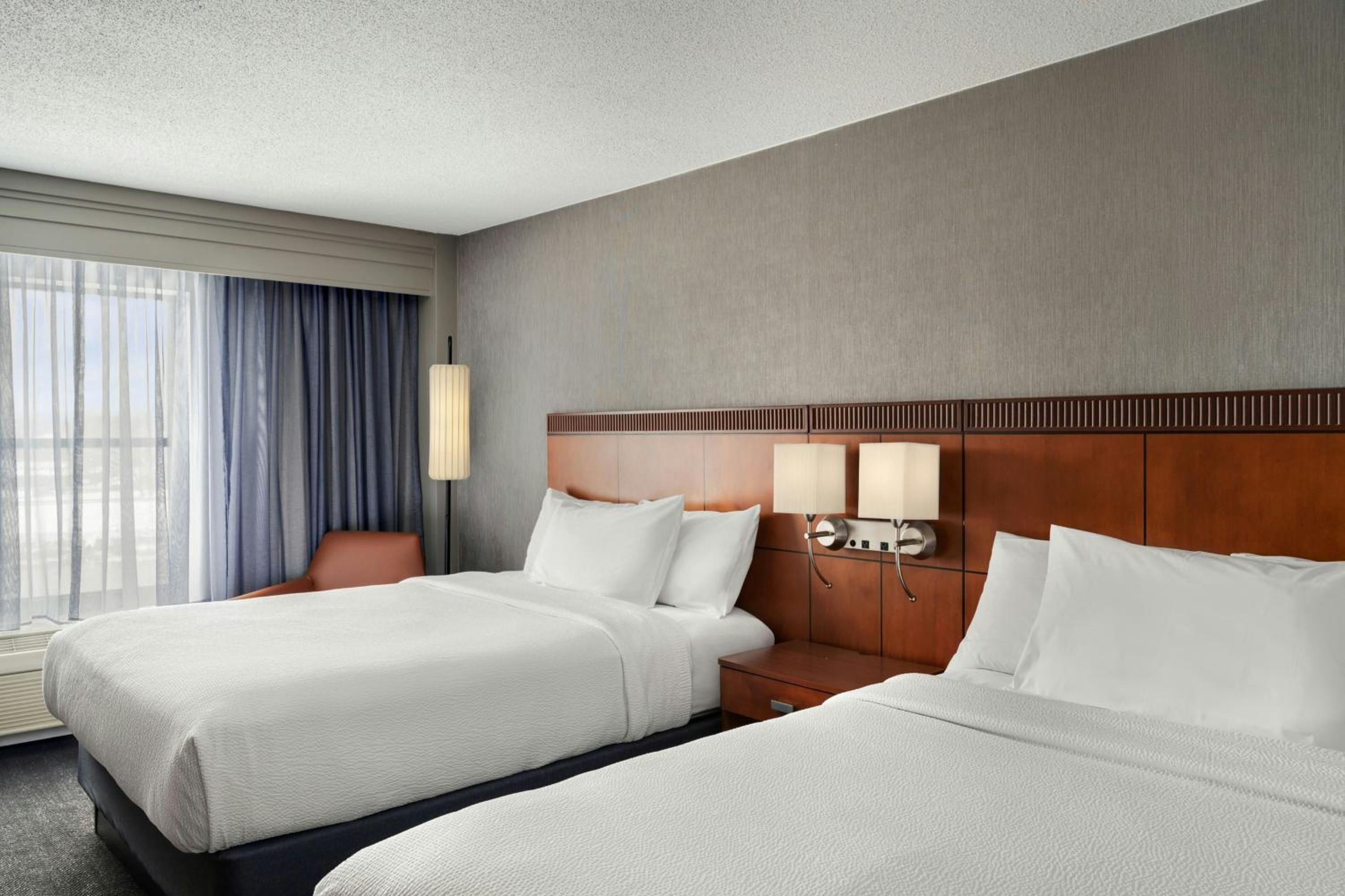 Queen Room with Two Queen Beds and River View - Photo 3
