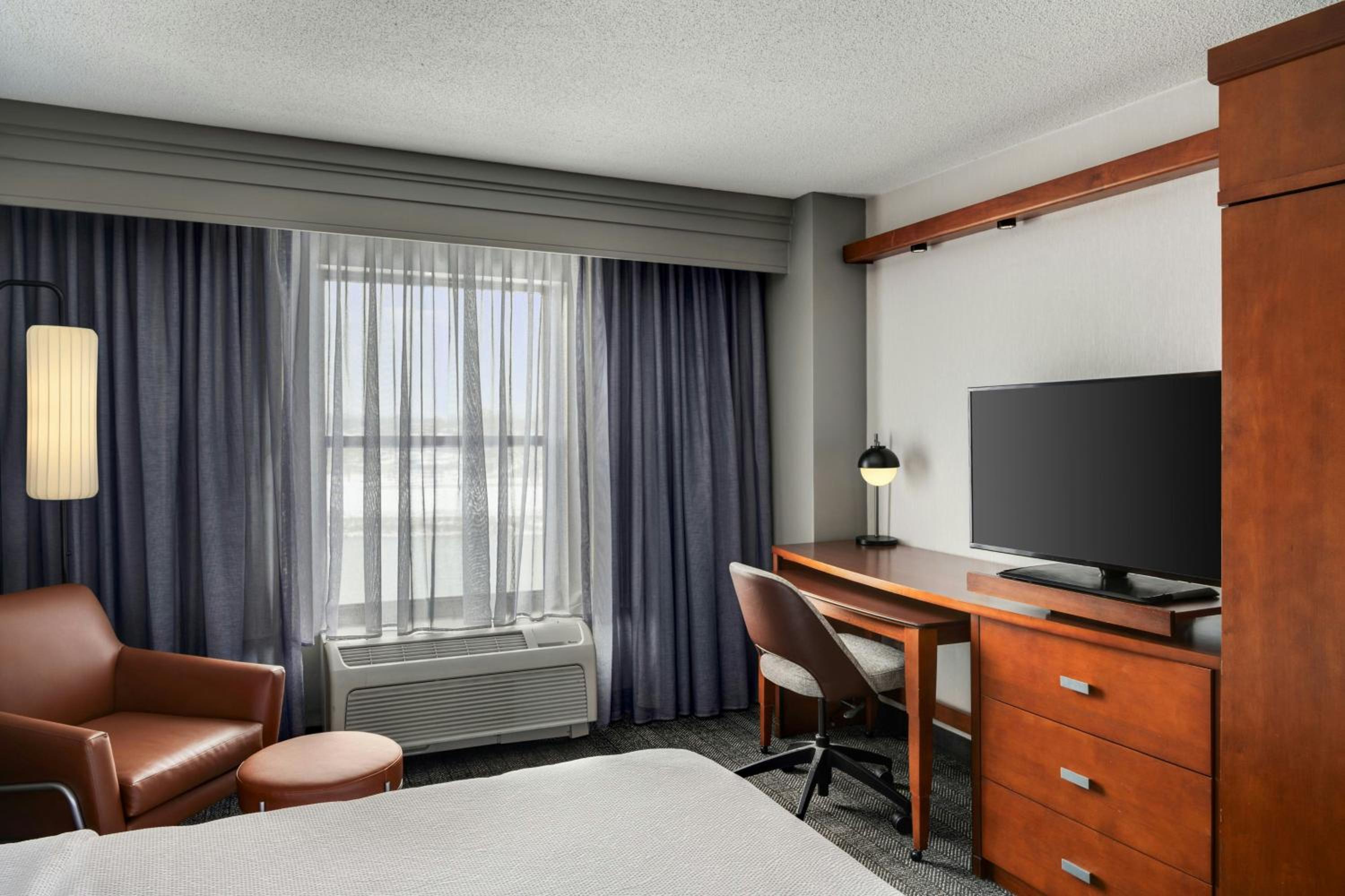 King Room with Transfer Shower - Mobility Access - Photo 2