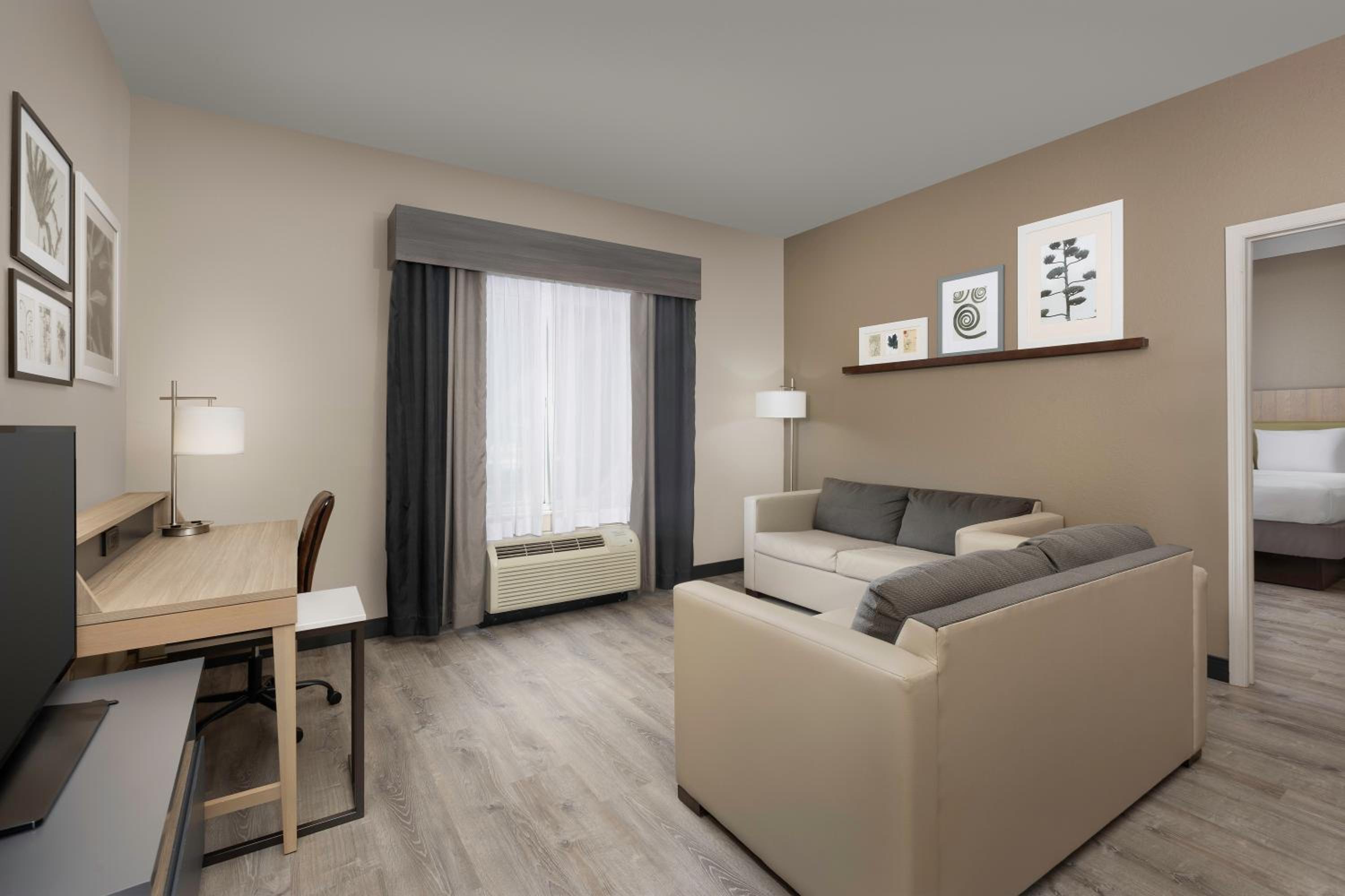 Superior King Suite - Non-Smoking photo 2