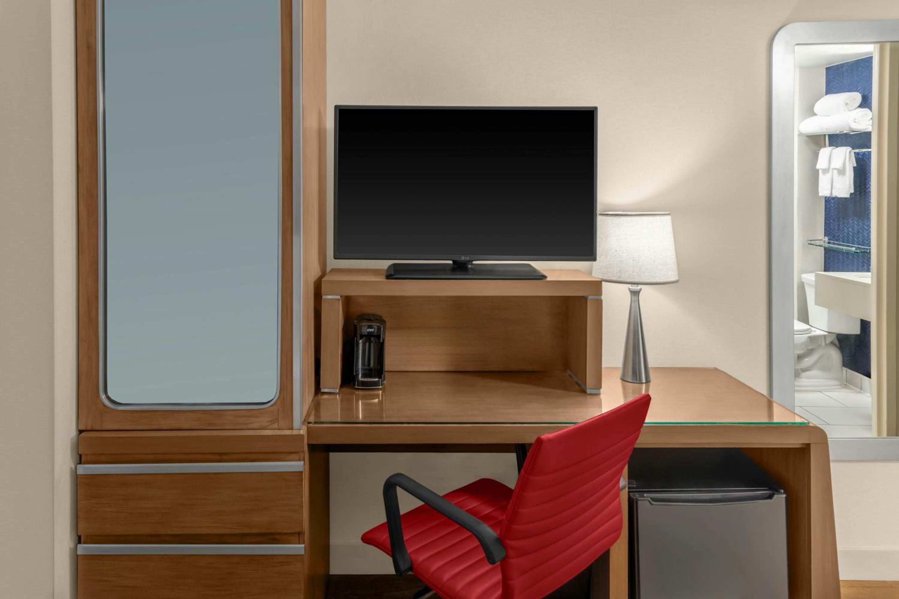 High Floor King Room photo 3