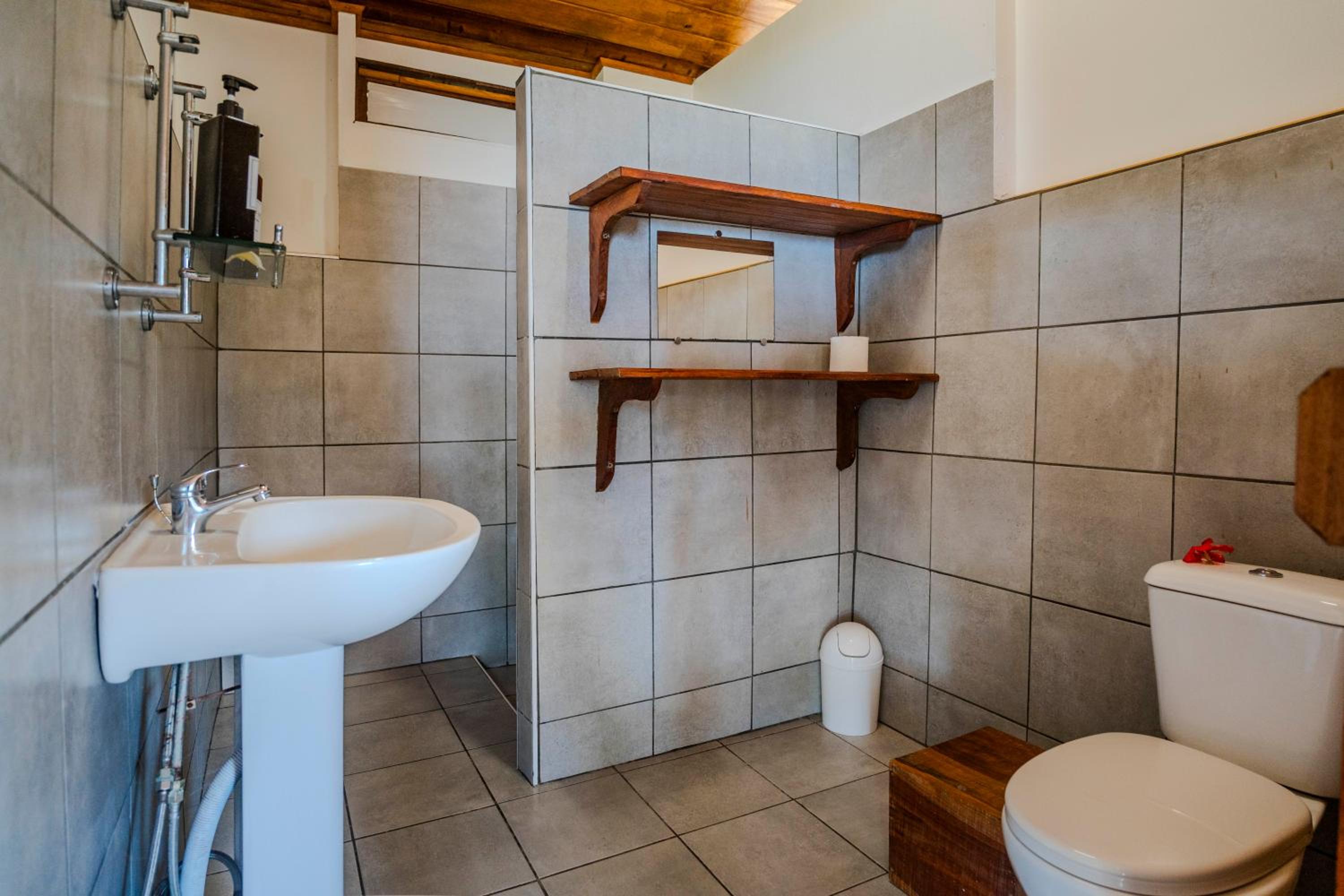 One-Bedroom House photo 1