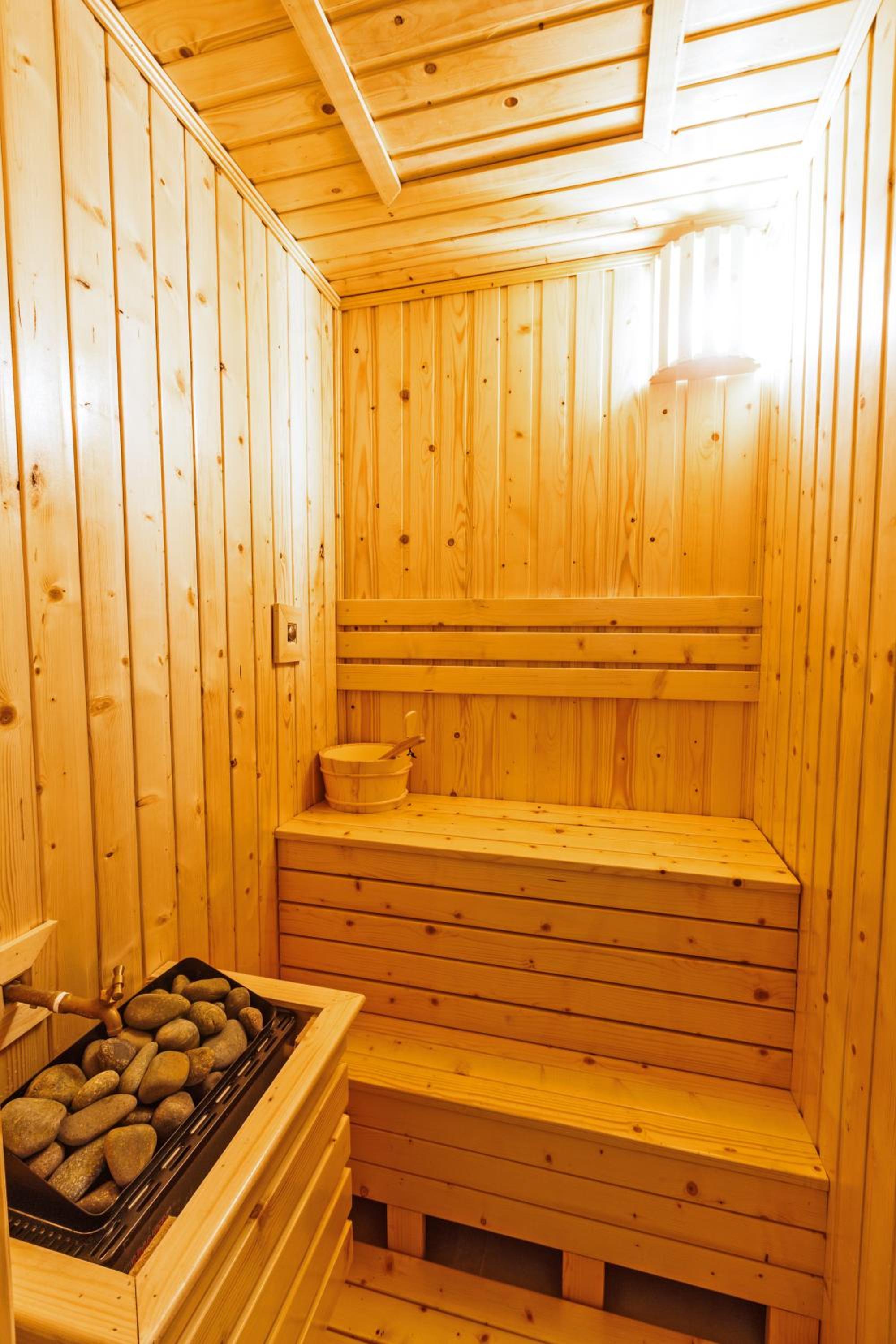 Queen Room with Spa Bath thumbnail 6