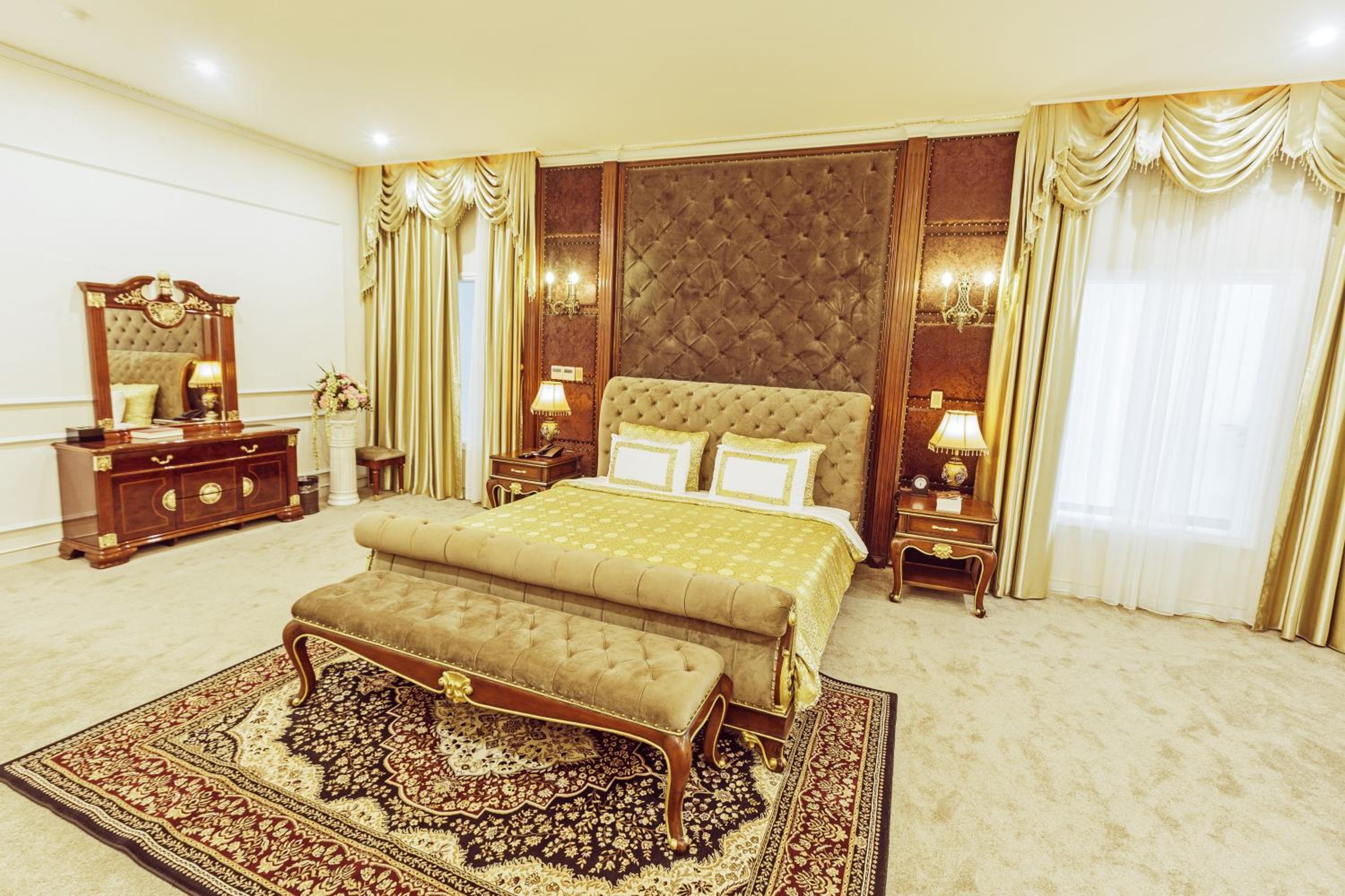 Queen Room with Spa Bath