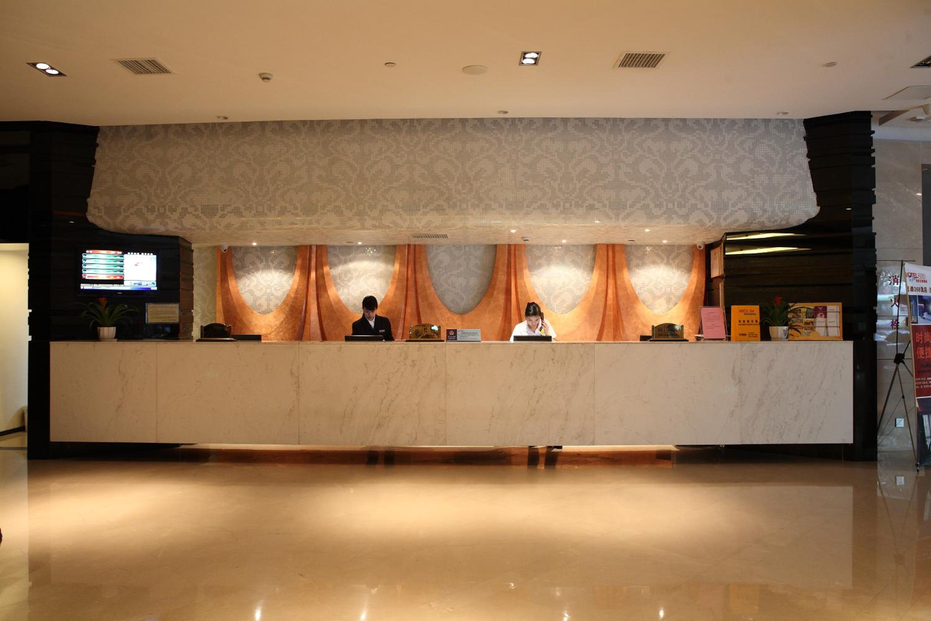 Standard Twin Room - Photo 4