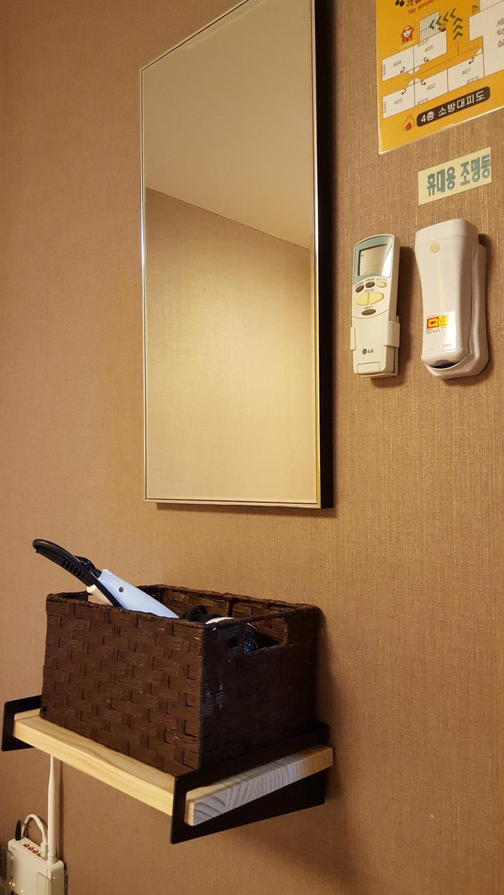 Triple Room with Private Bathroom - Photo 3