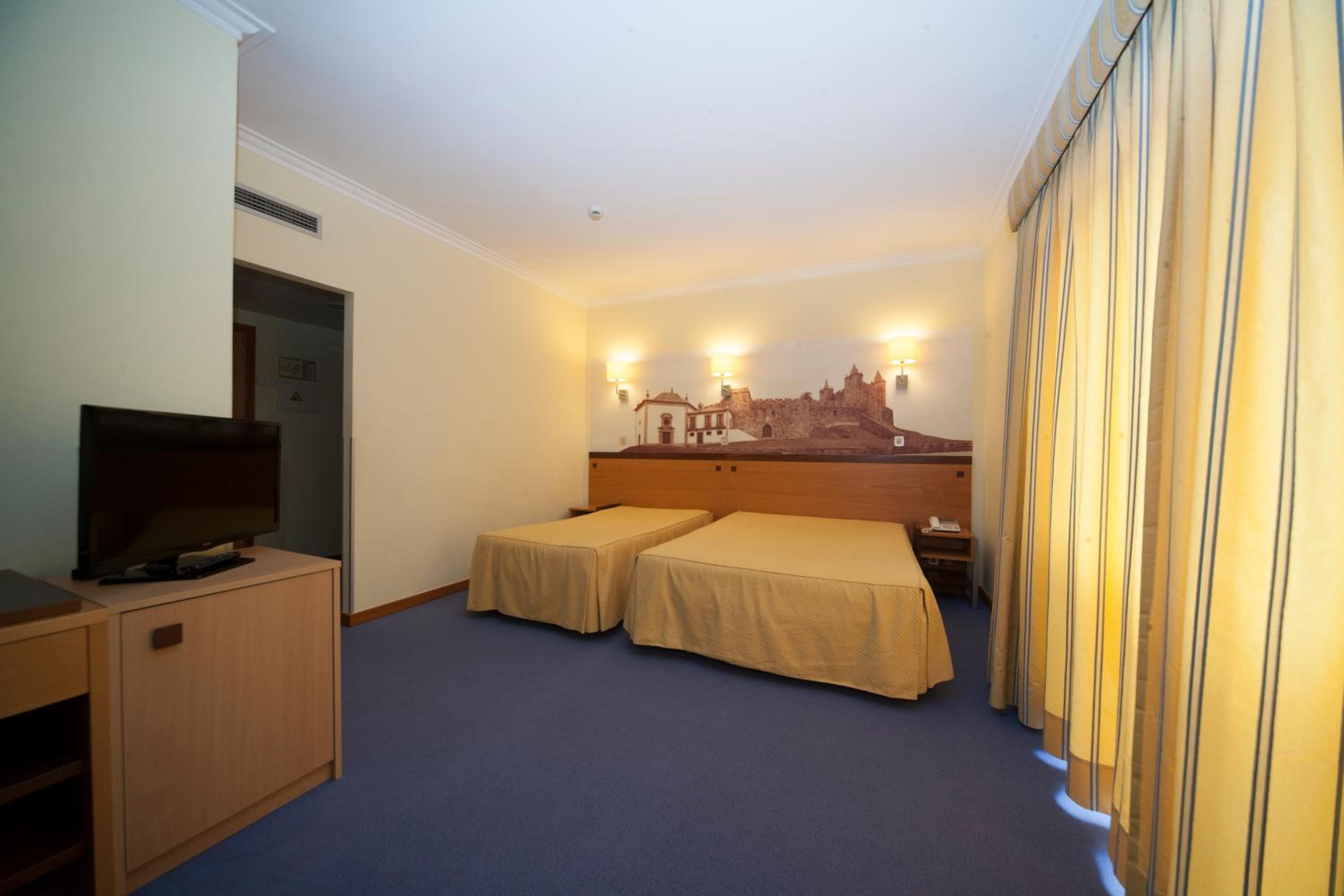 Family Room with Free Health Club Access (4 Adults) - Photo 1