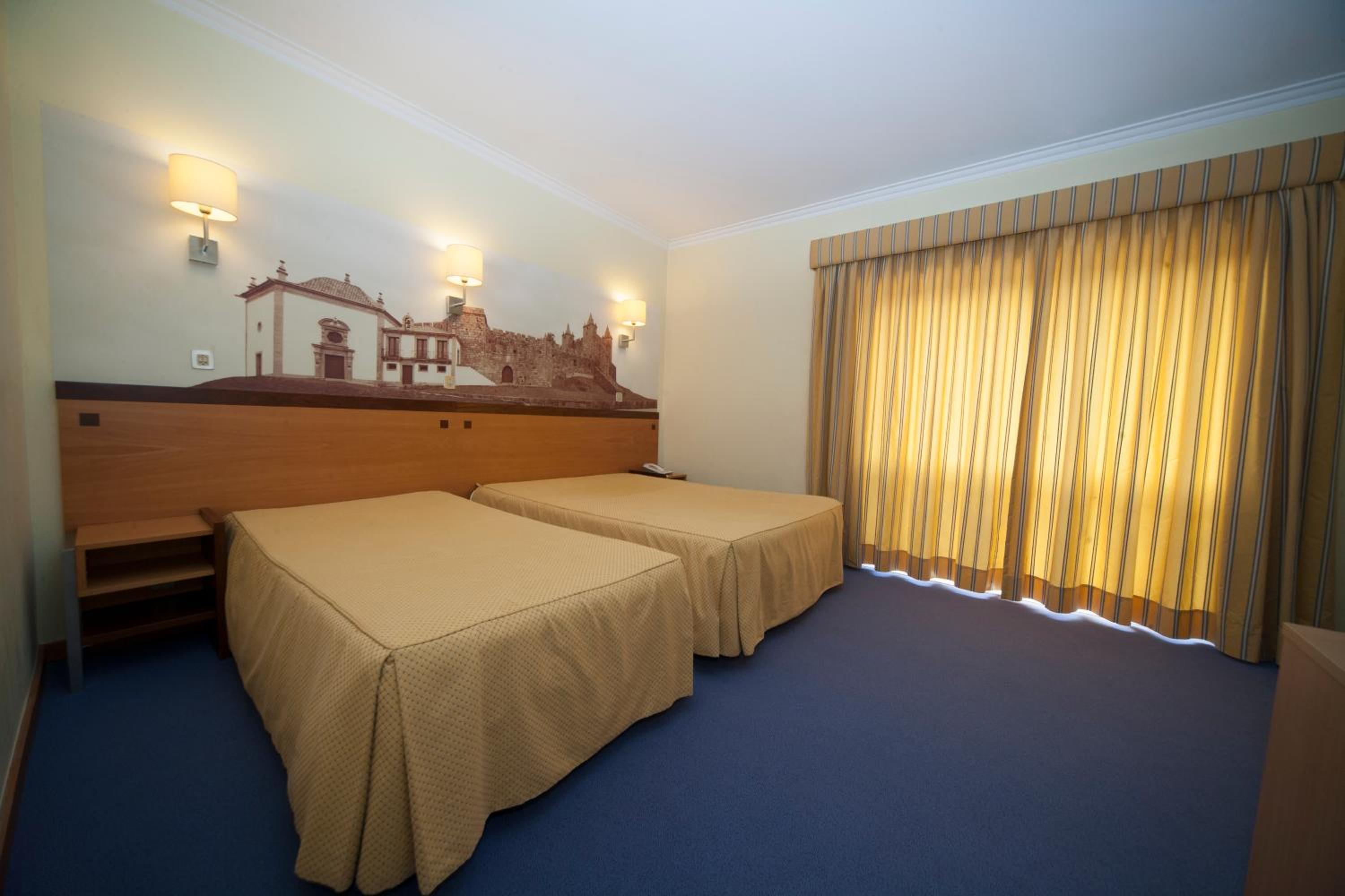Family Room with Free Health Club Access (4 Adults) - Photo 9