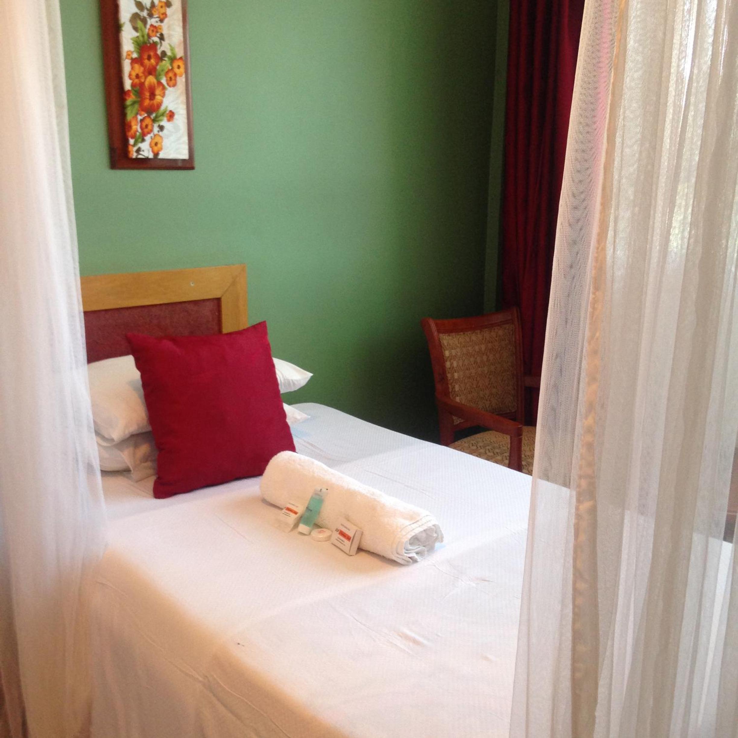 Single Room with Private Bathroom photo 2