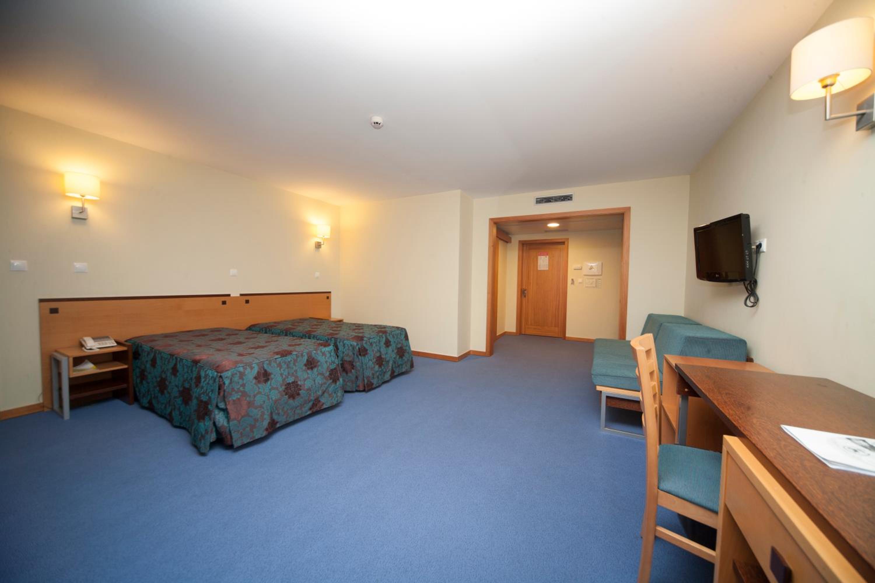 Twin Room with Free Health Club Access - Photo 1