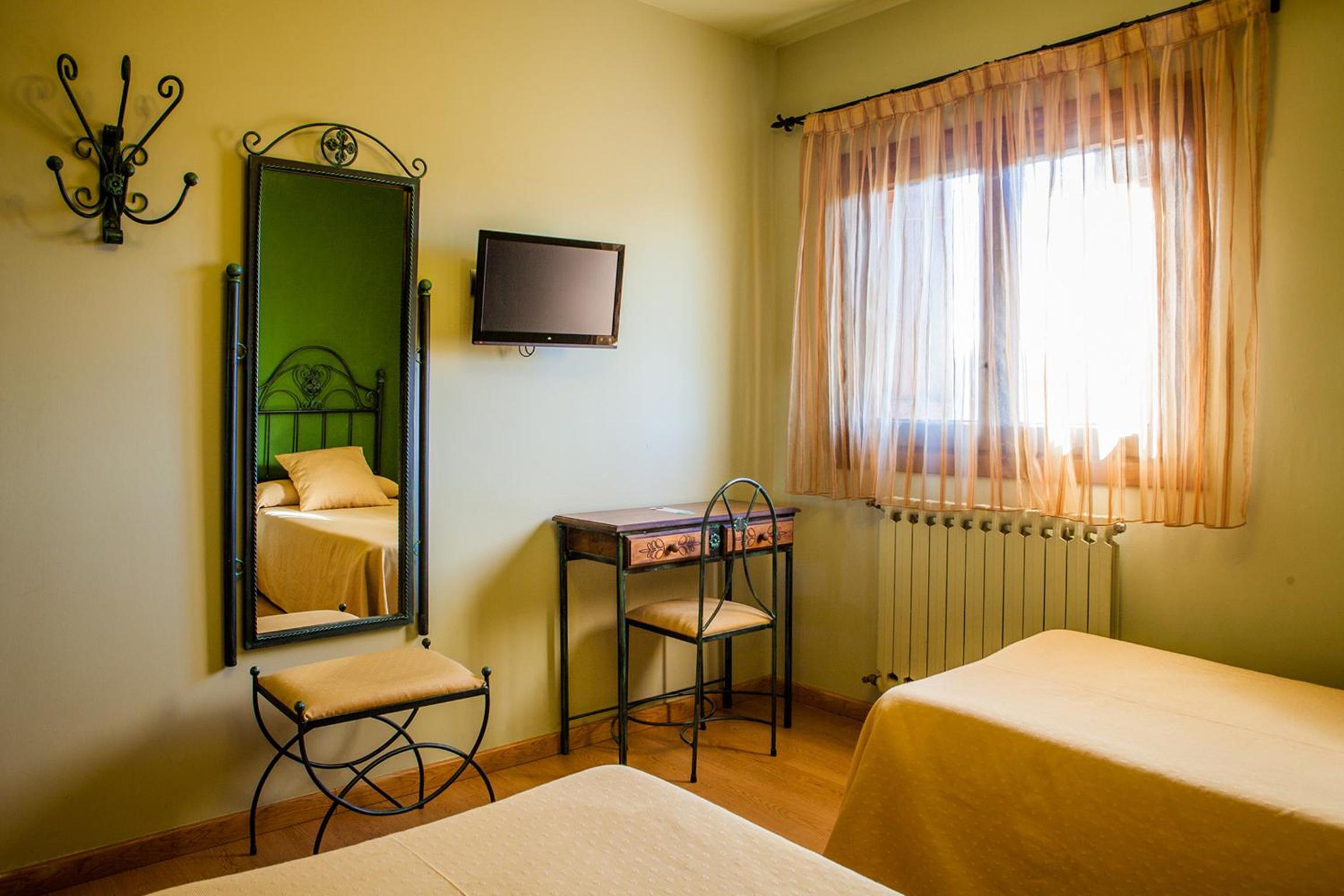 Superior Single Room with Twin Beds photo 3
