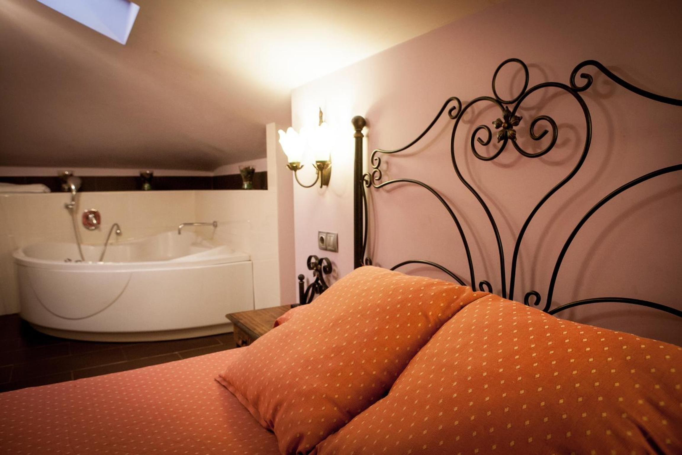 Superior Double Room with Spa Bath photo 2