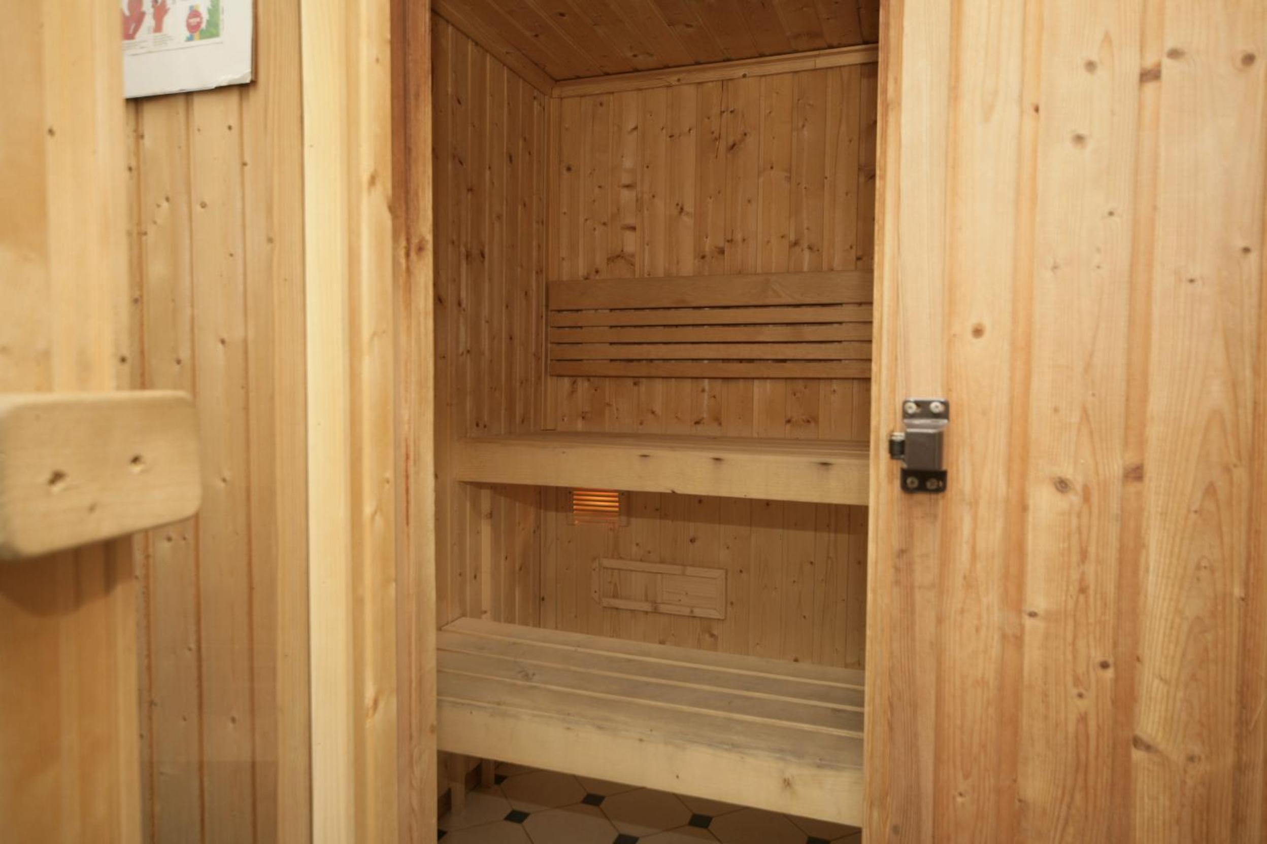Twin Room with Free Health Club Access - Photo 4