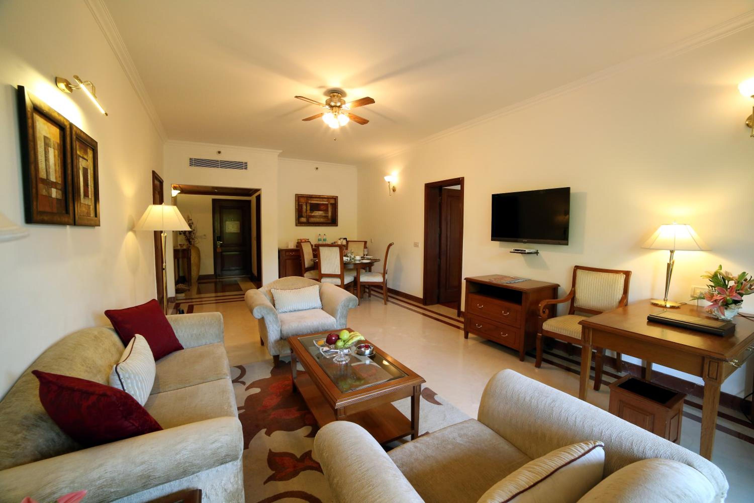 Executive Suite with 10% on food and beverages | 15% off on spa and salon services - Photo 2