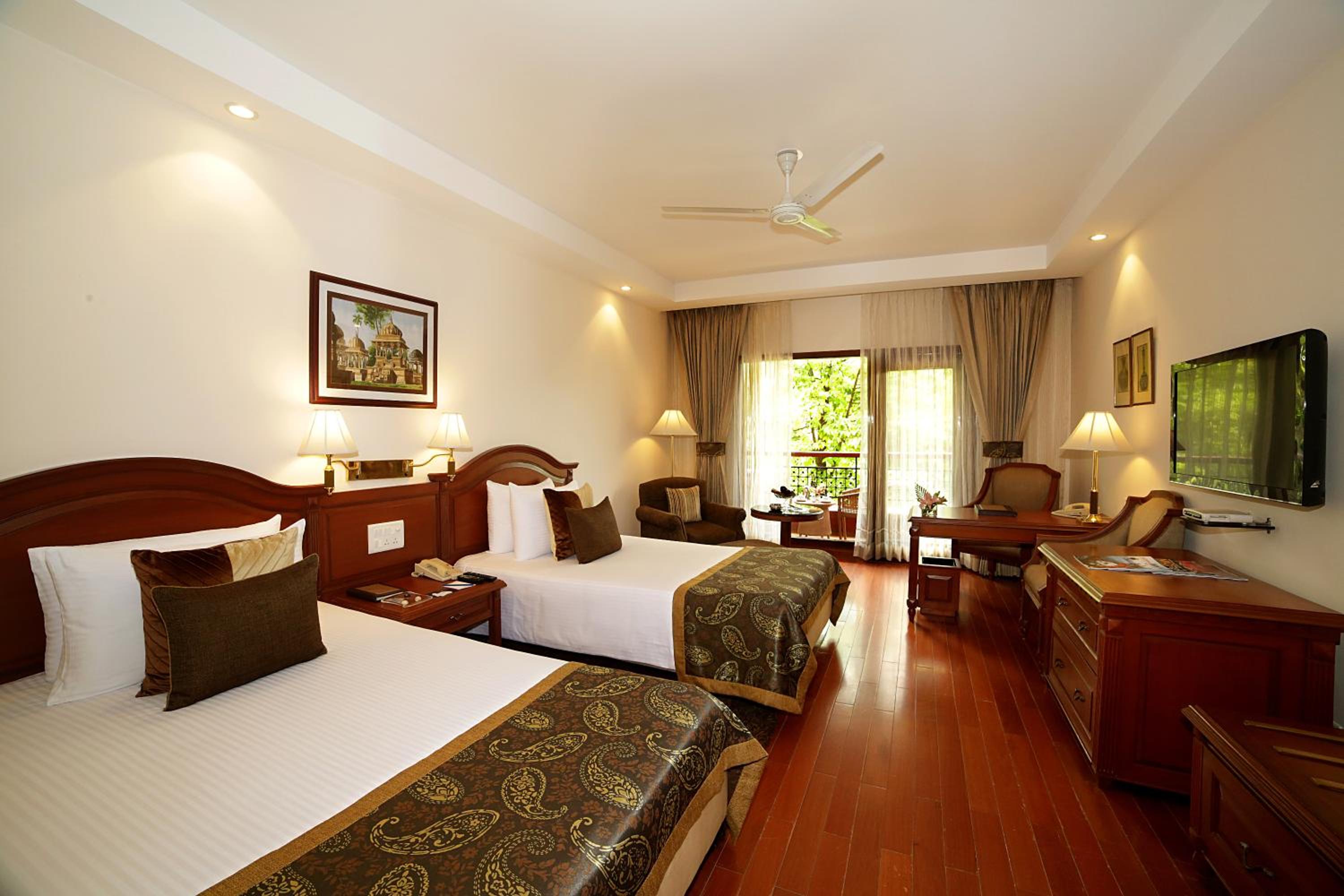Deluxe Double or Twin Room with 10% on food and beverages | 15% off on spa and salon services  photo 2