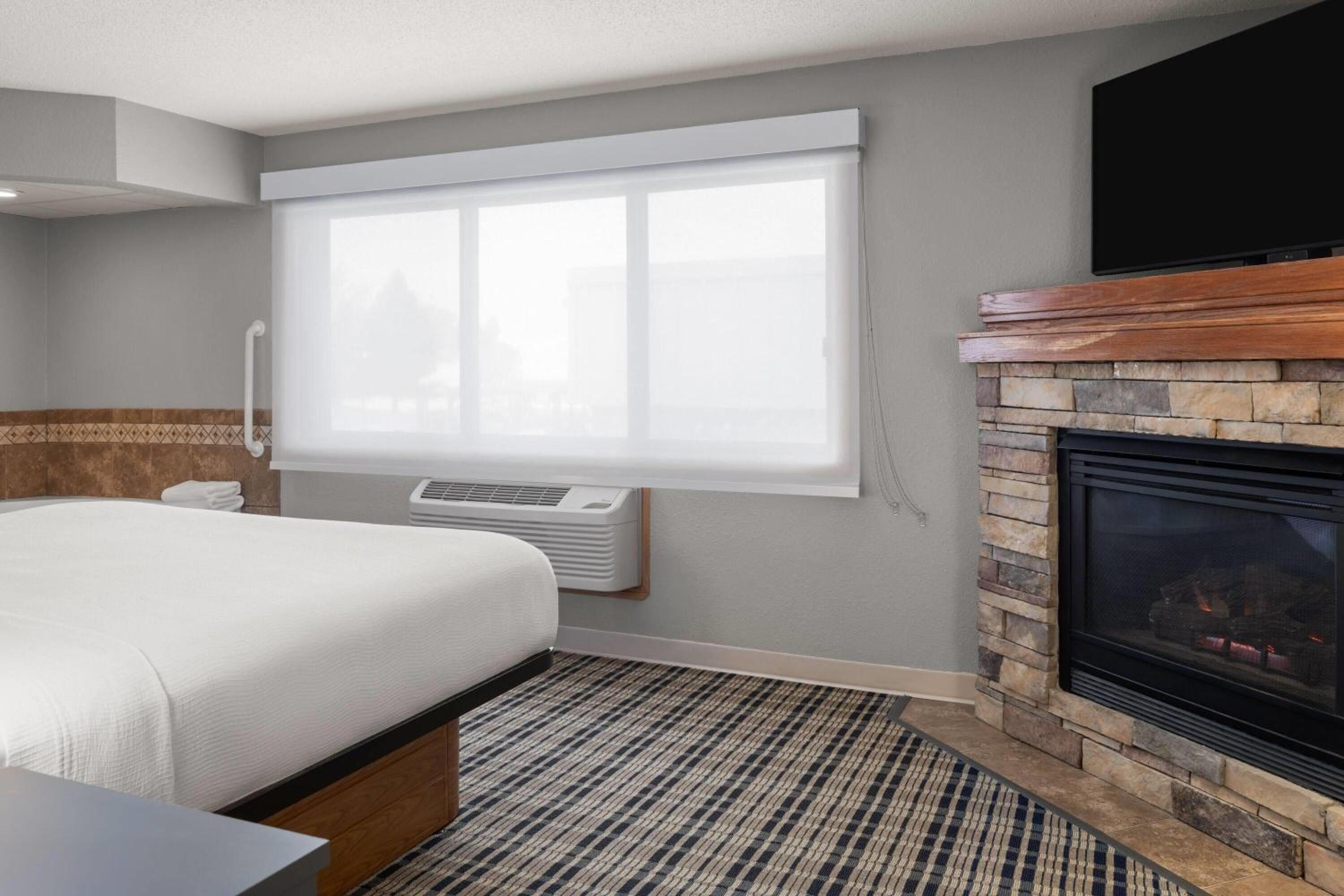 One-Bedroom King Suite - Non-Smoking photo 3
