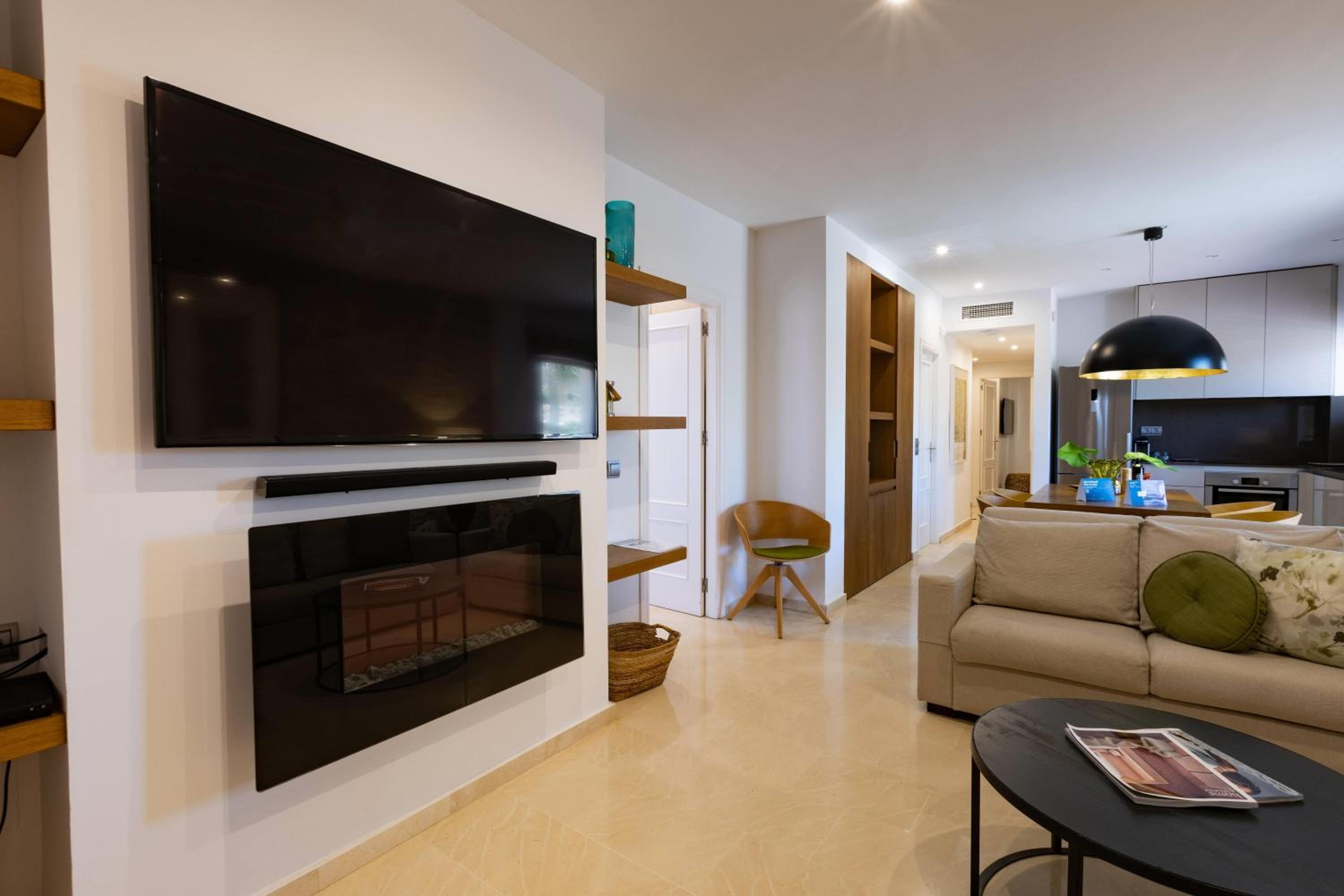 Grand Three-Bedroom Suite with Hot Tub and Sea View