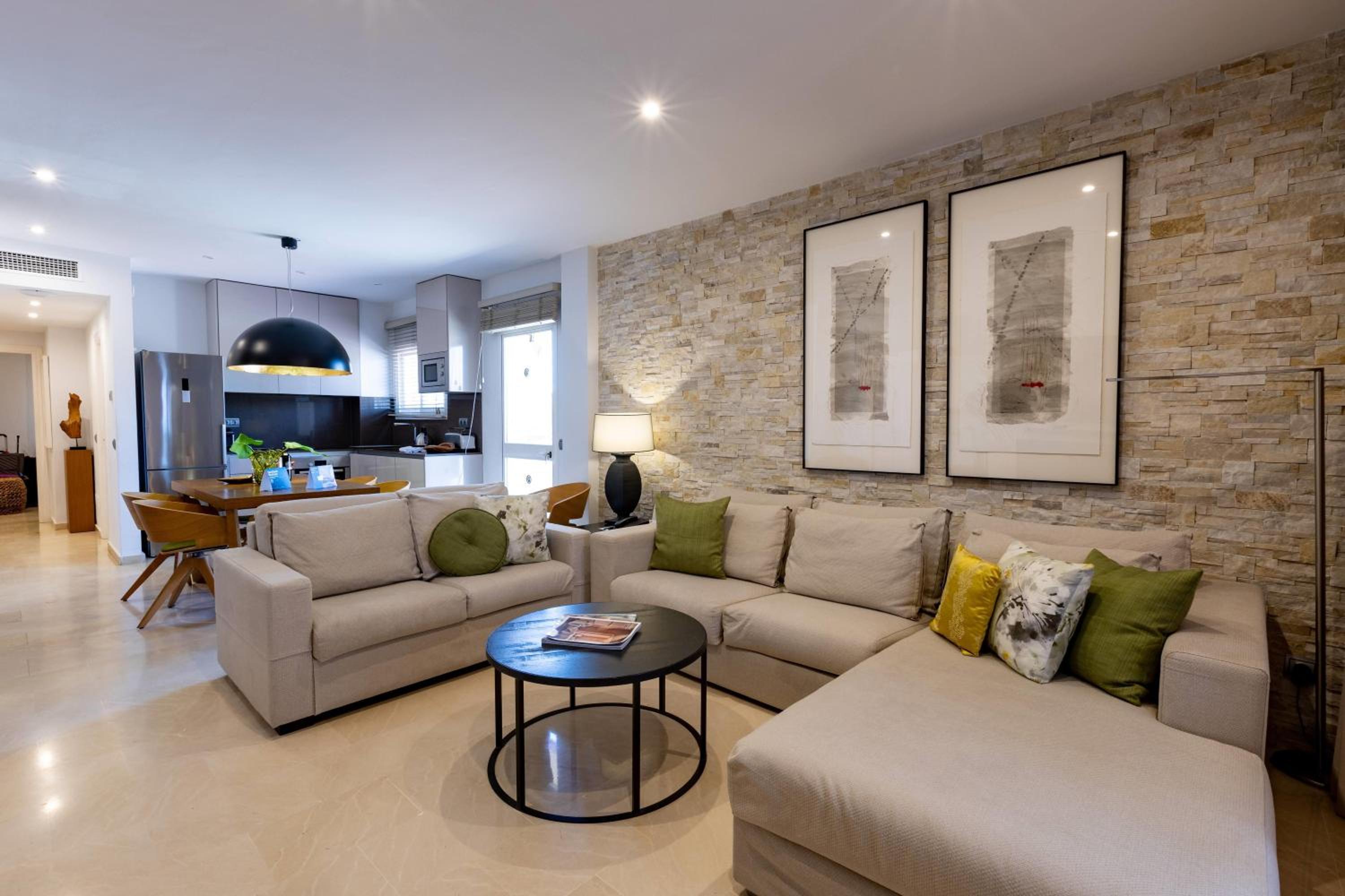 Grand Three-Bedroom Suite with Hot Tub and Sea View