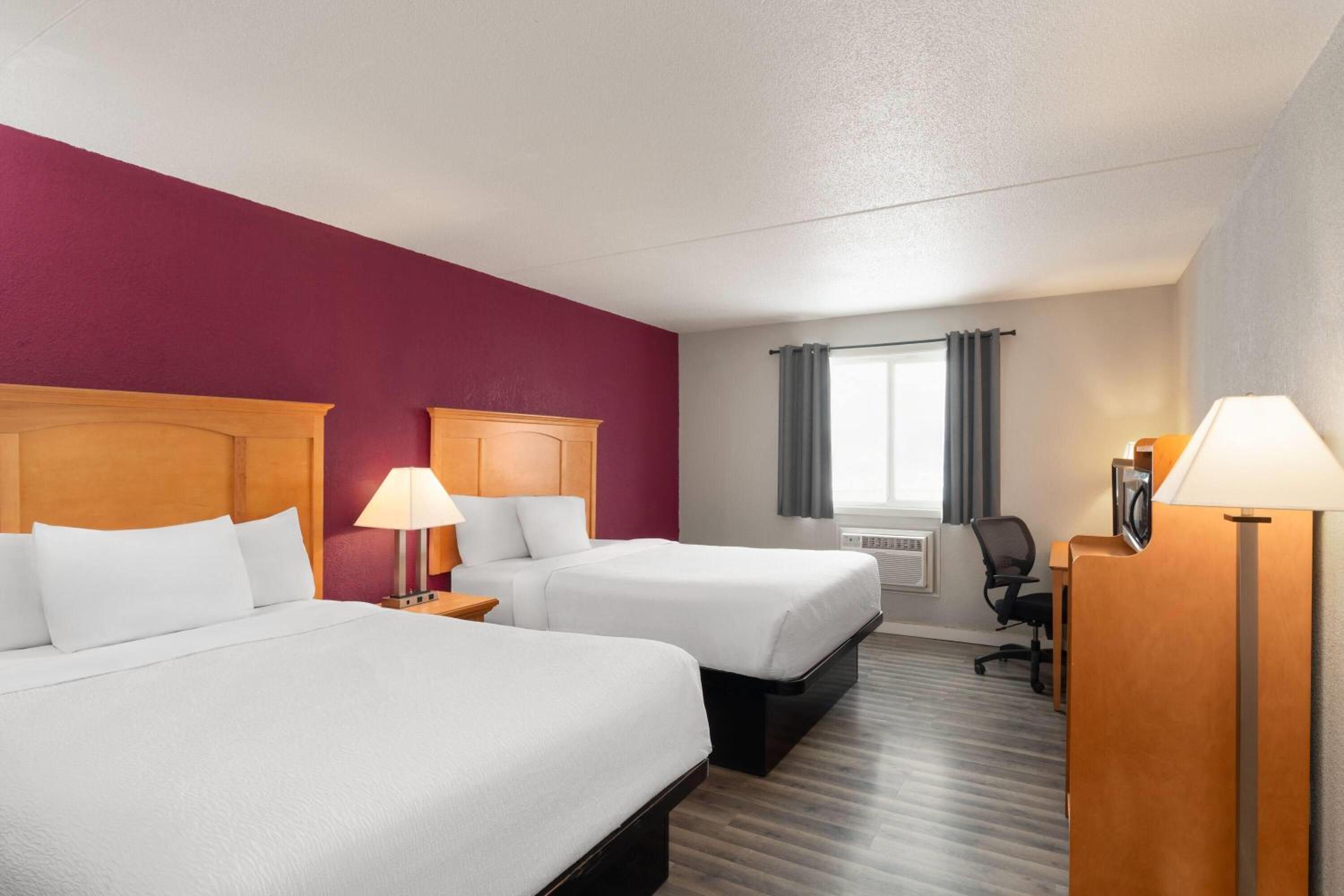 Double Room with Two Double Beds - Non-Smoking - Photo 4