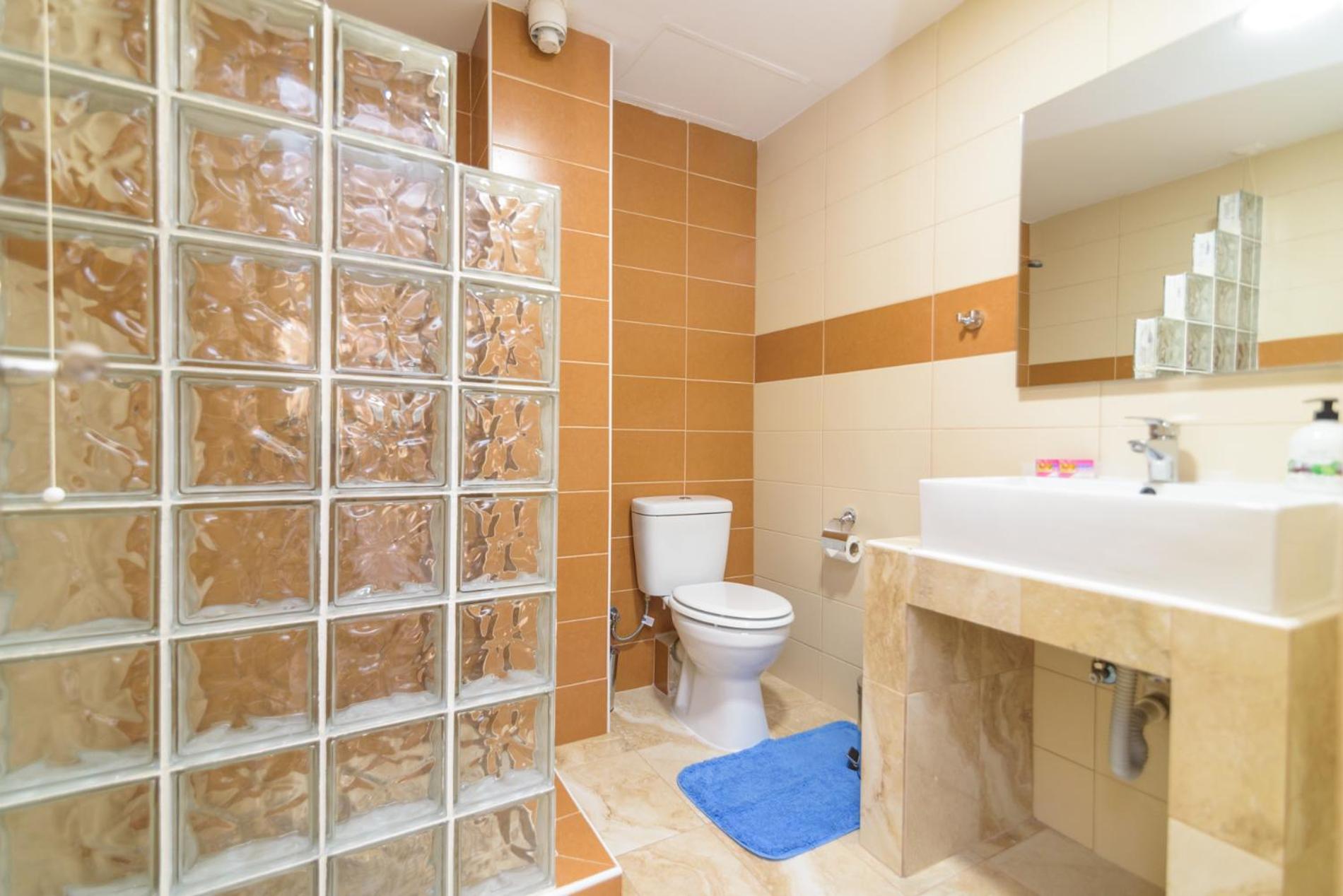 Superior Double Room with Private Bathroom - Photo 7