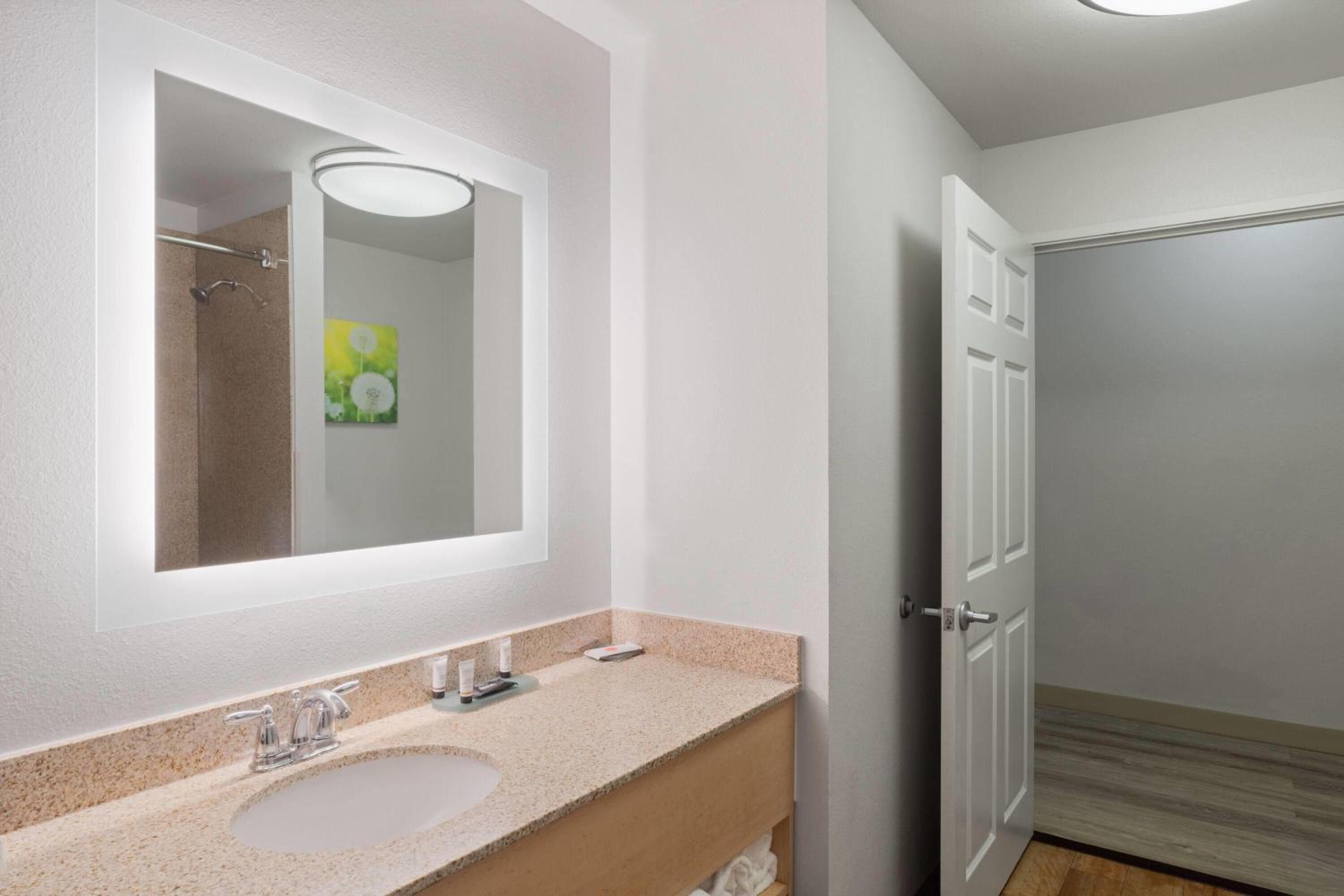 King Suite - Photo 3
