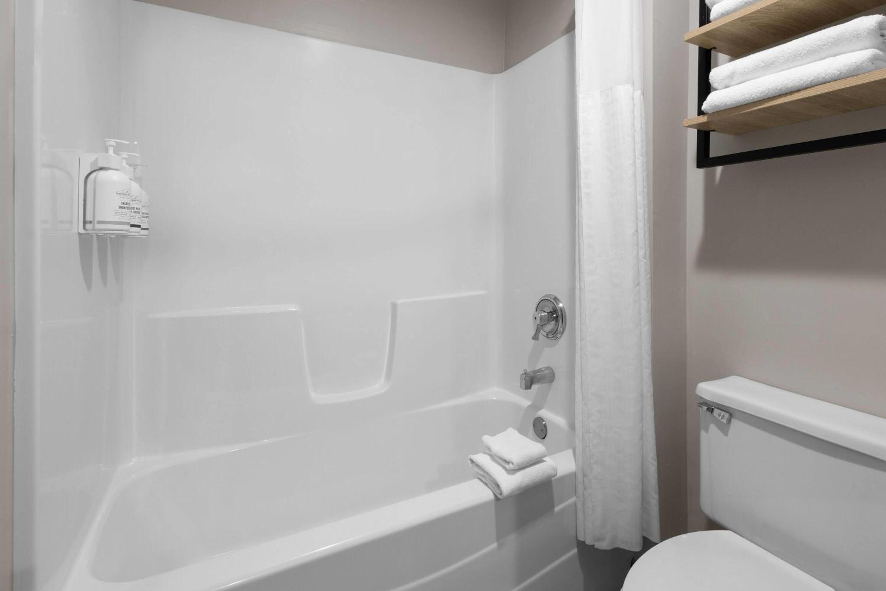 King Suite with Jetted Tub - Non-Smoking - Photo 1