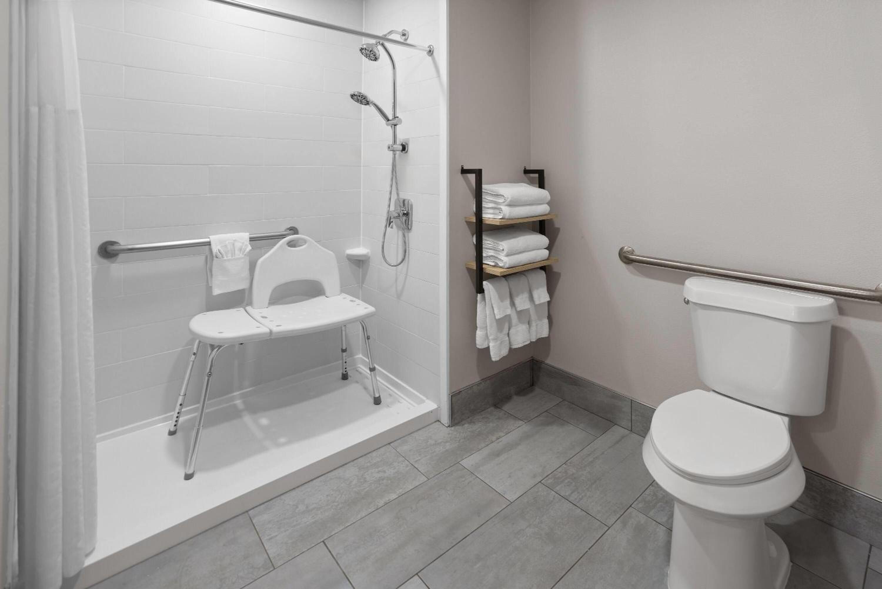 King Room with Roll-In Shower - Mobility/Hearing Accessible - Non-Smoking - Photo 1