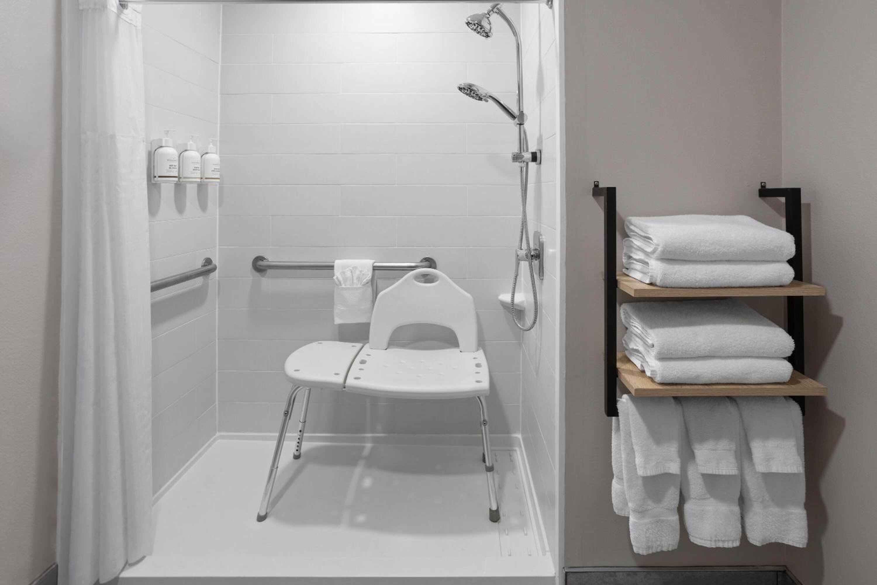 King Room with Roll-In Shower - Mobility/Hearing Accessible - Non-Smoking - Photo 2