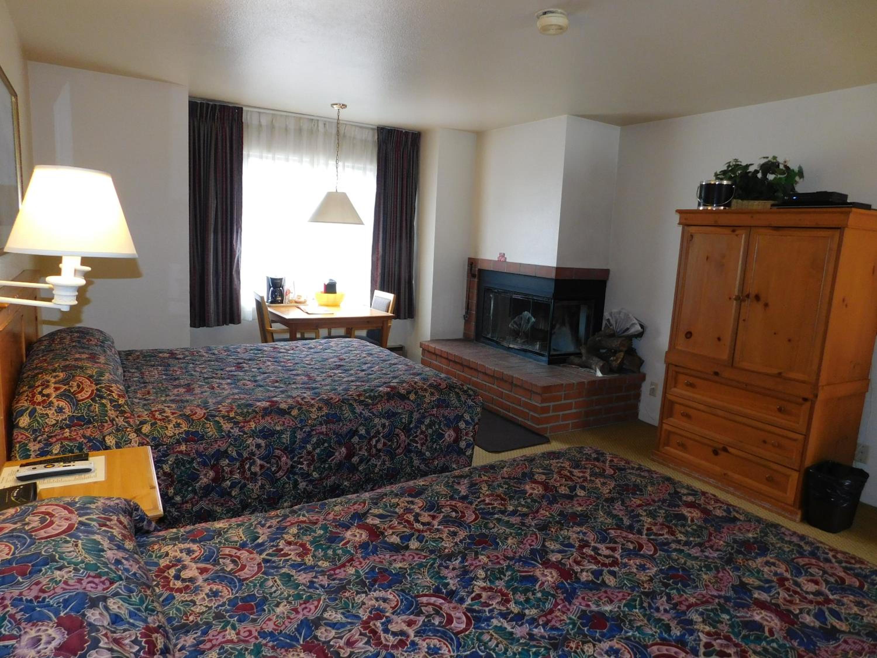 Queen Room with Two Queen Beds - Photo 1