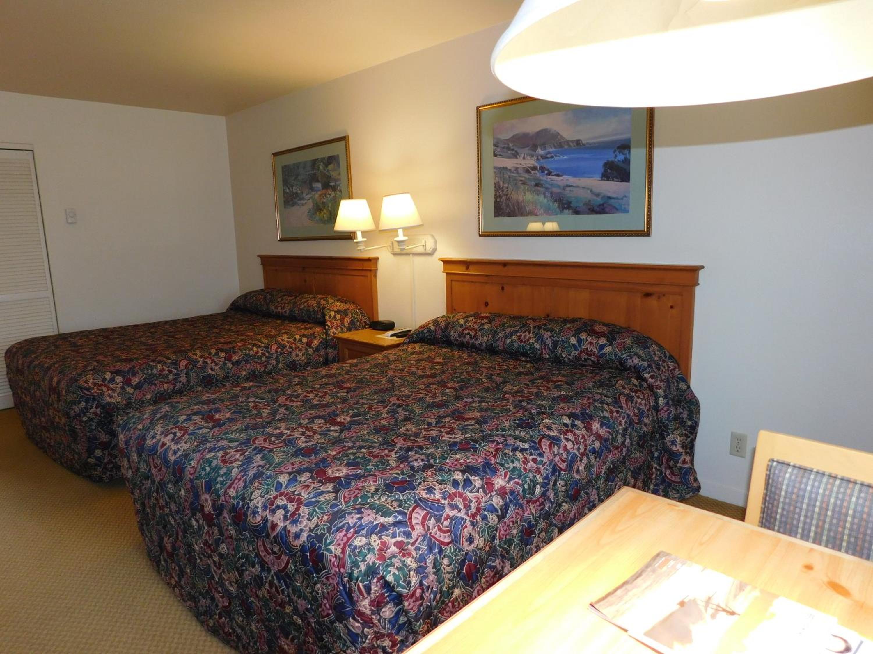 Queen Room with Two Queen Beds - Photo 7
