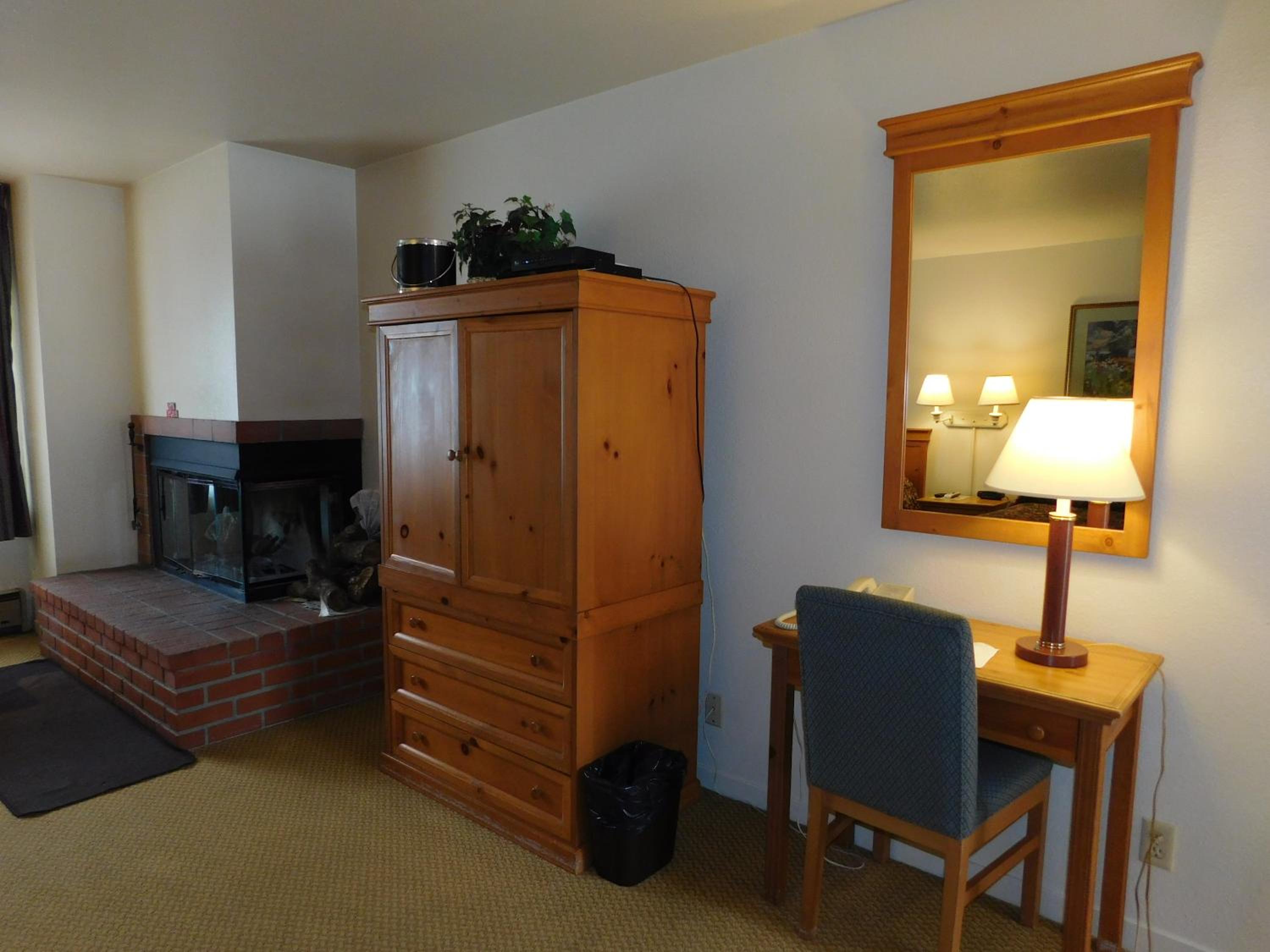 Two-Bedroom Apartment - Photo 7