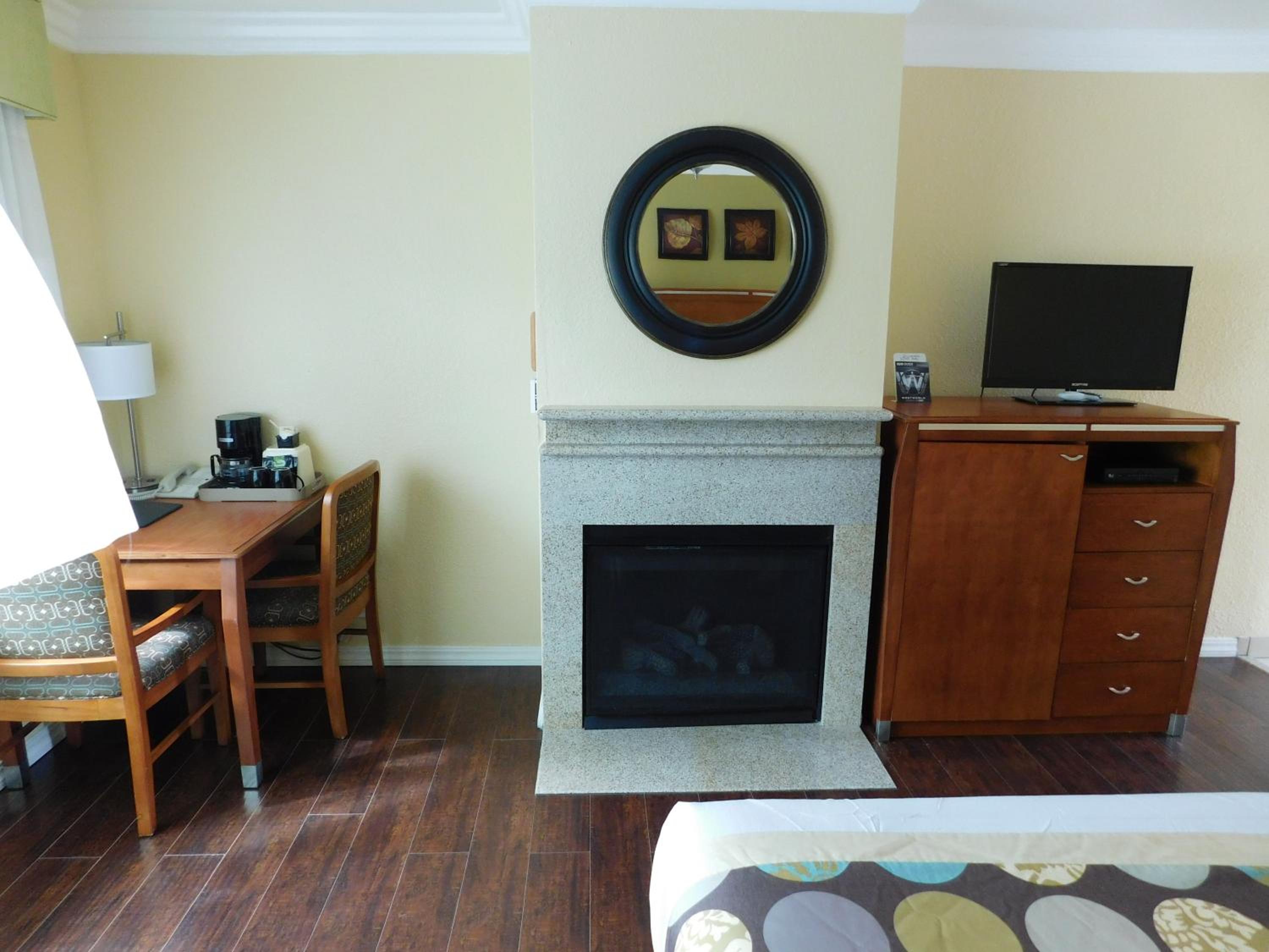 Queen Room with Two Queen Beds and Fireplace - Photo 14