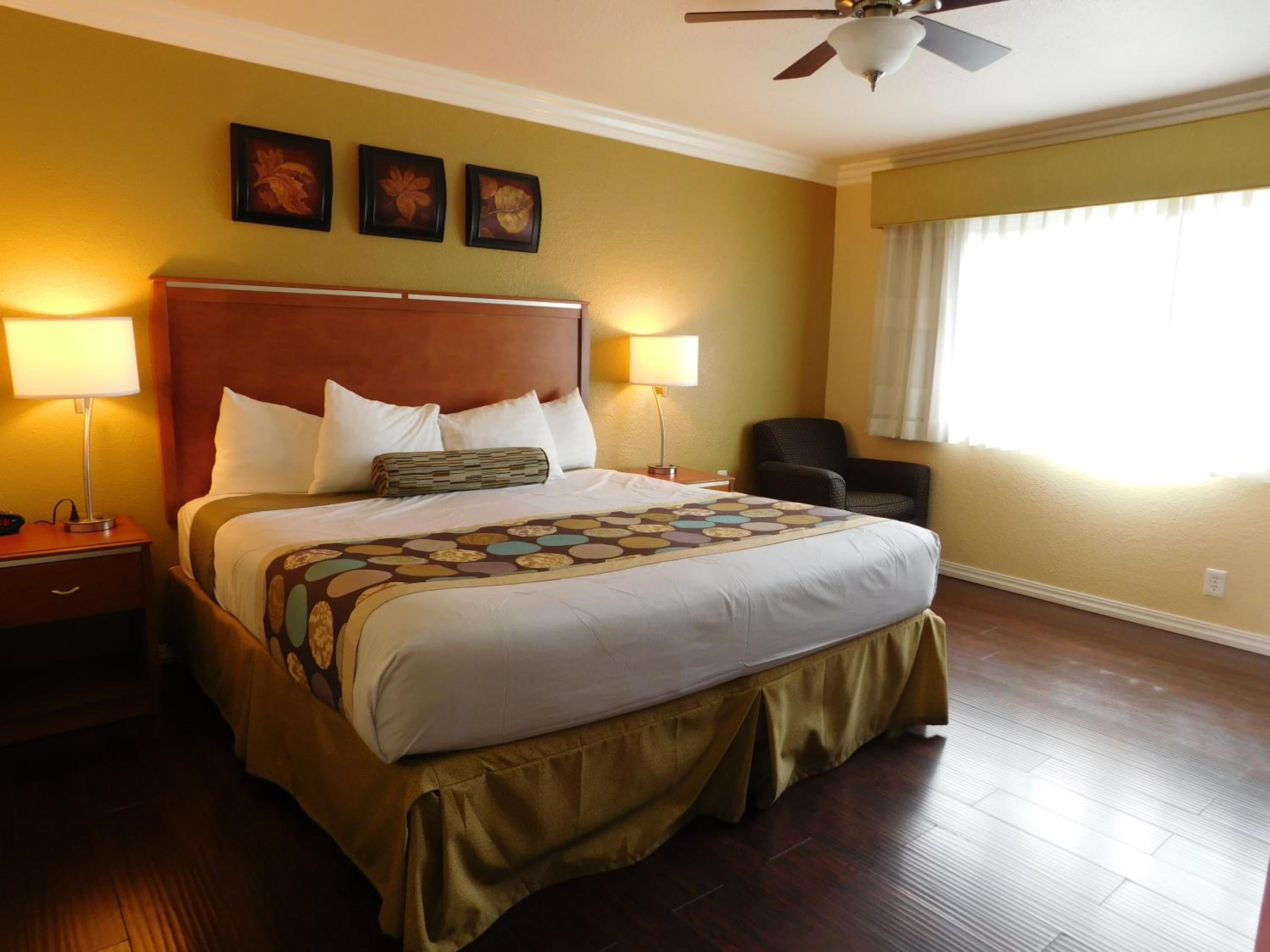 Queen Room with Two Queen Beds and Fireplace - Photo 9