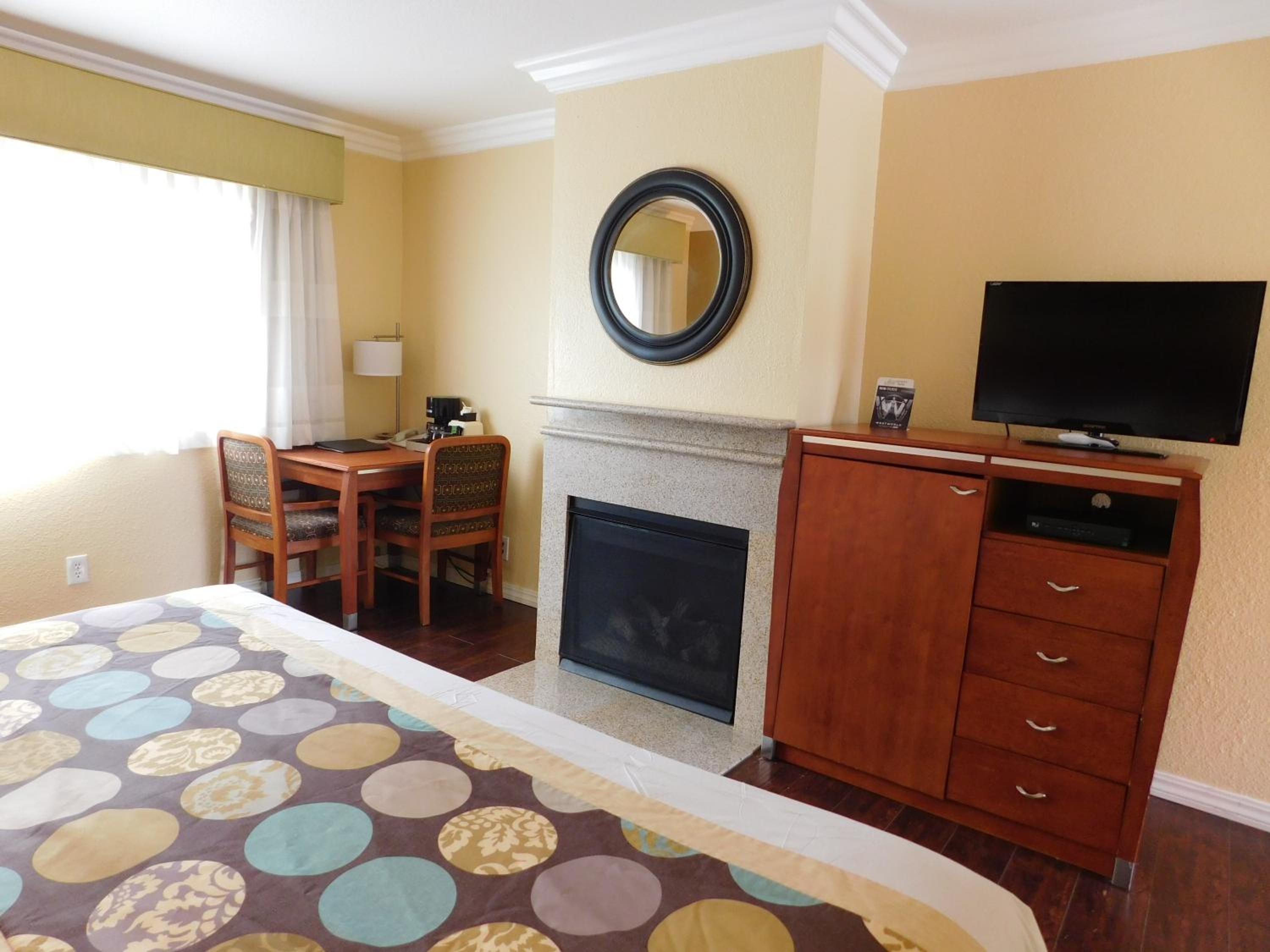 Queen Room with Two Queen Beds and Fireplace - Photo 8