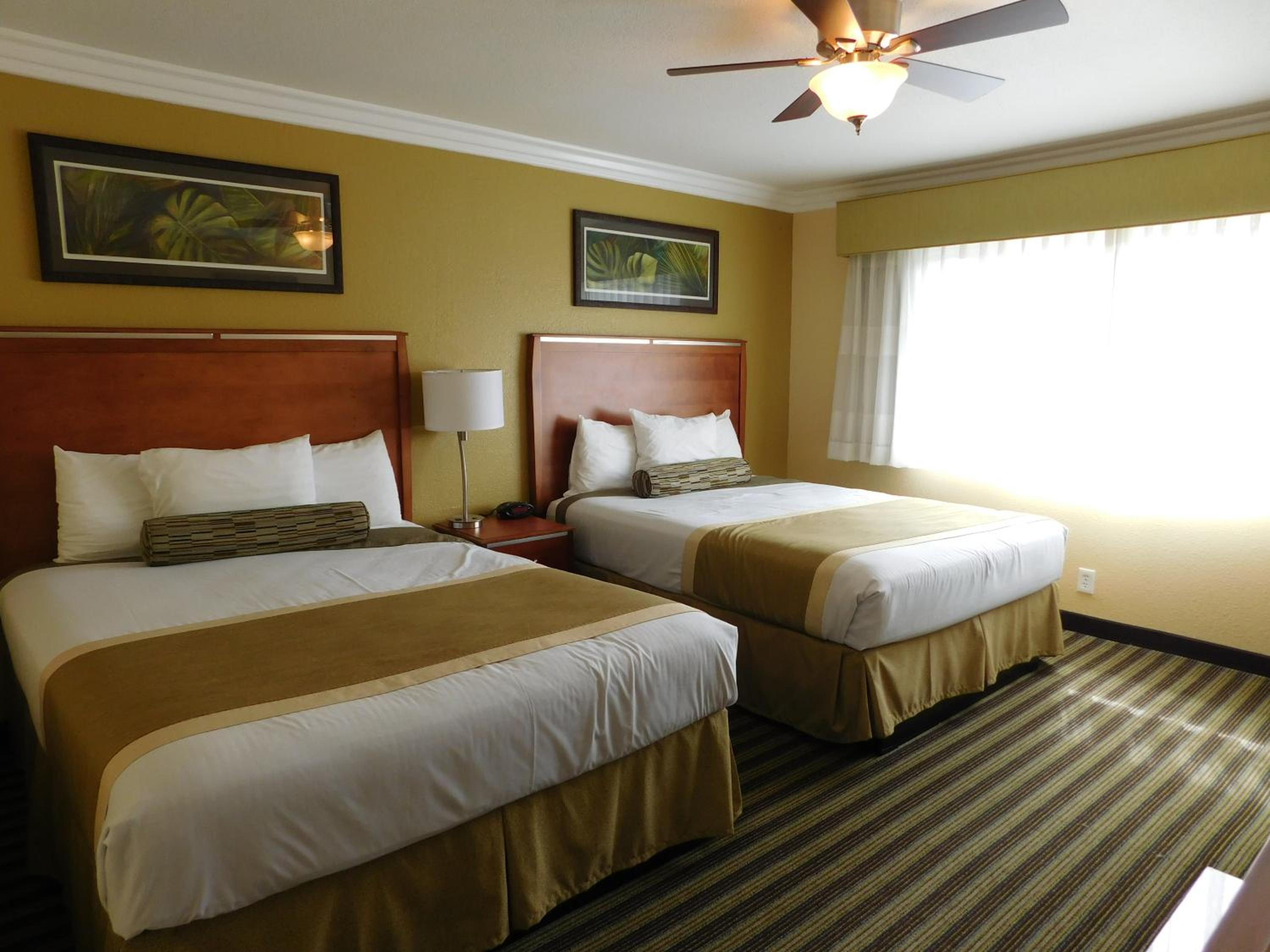 Queen Room with Two Queen Beds and Fireplace - Photo 7