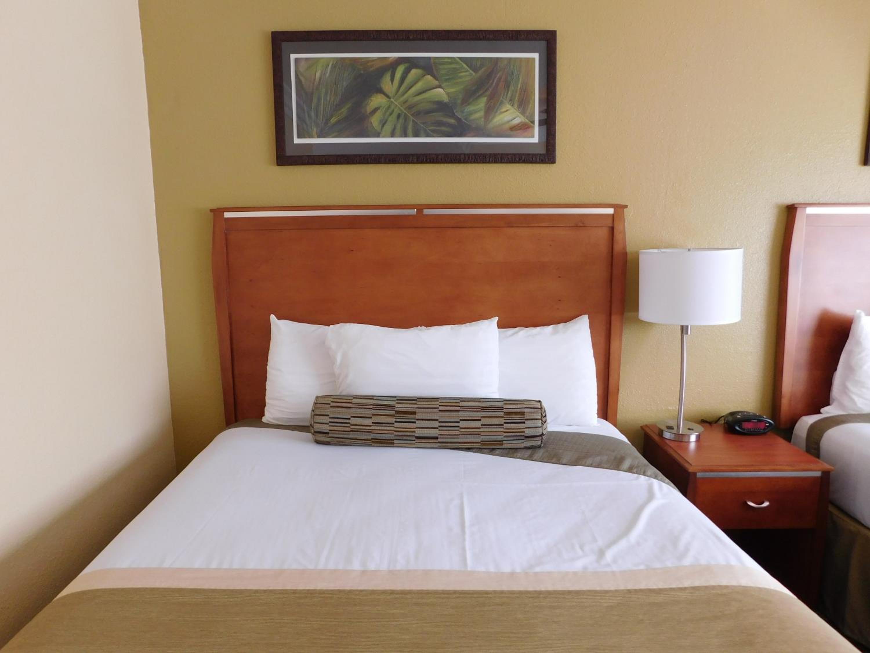 Queen Room with Two Queen Beds and Fireplace - Photo 10