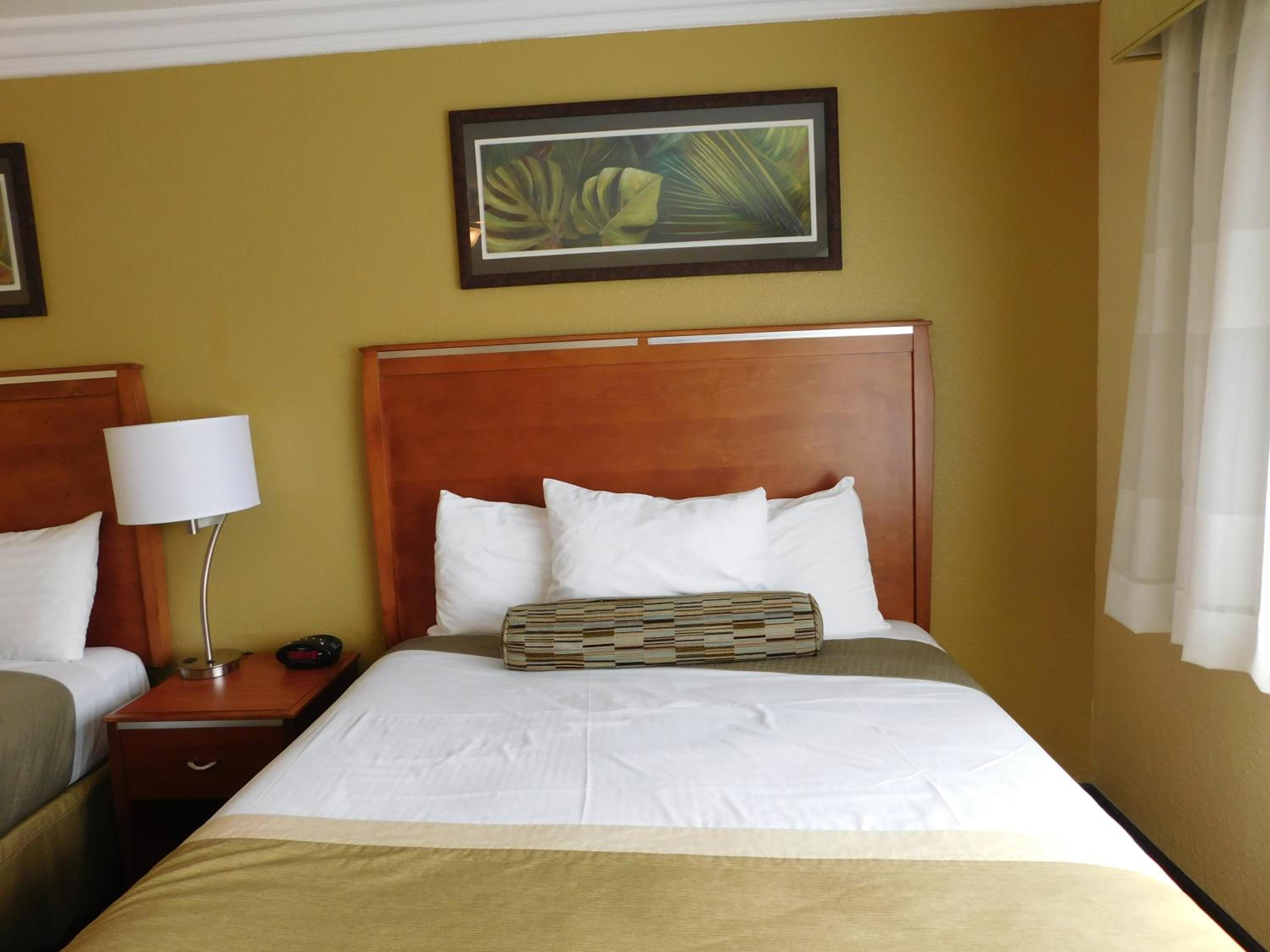 Queen Room with Two Queen Beds and Fireplace - Photo 4